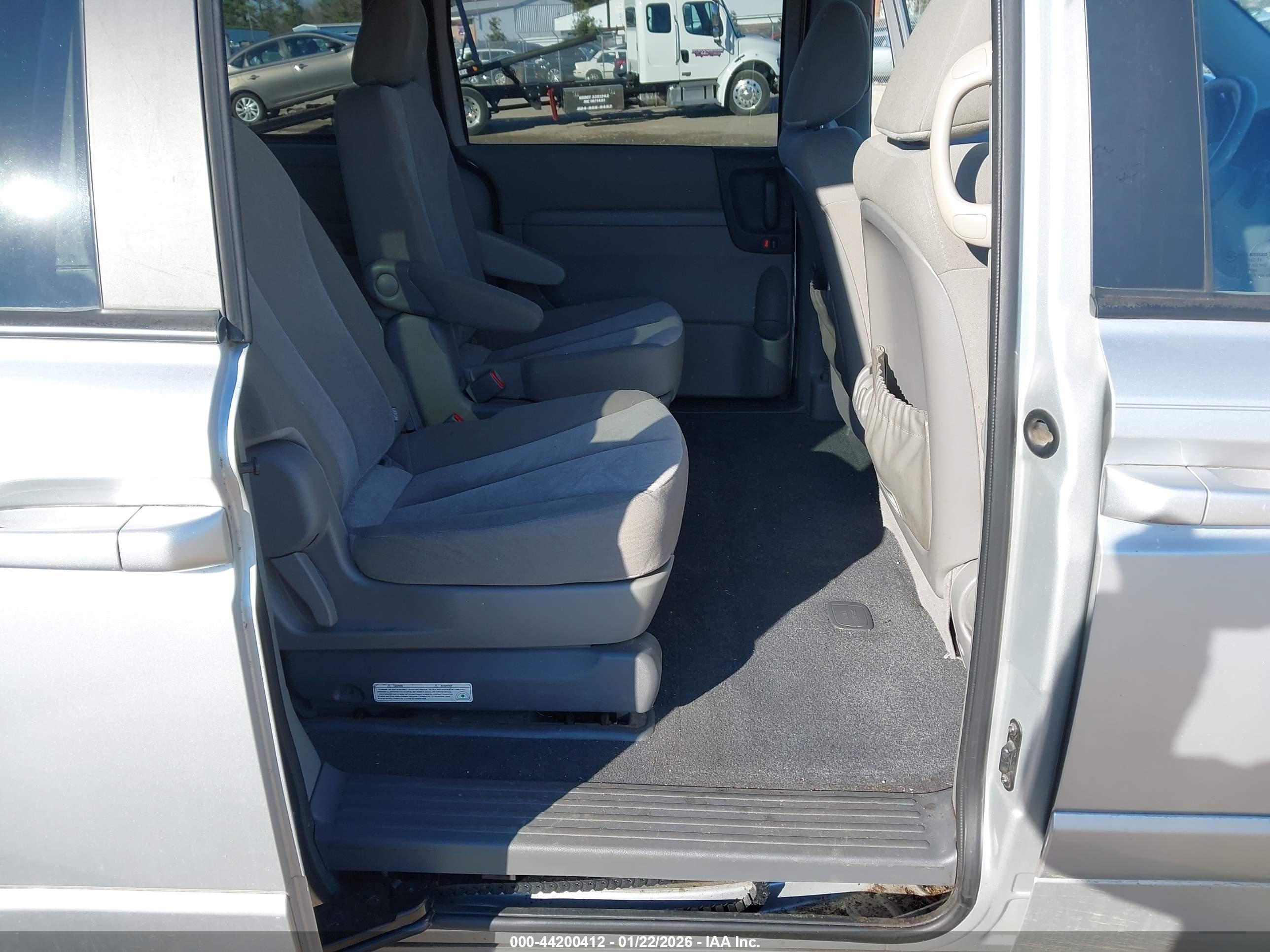 KIA SEDONA image 8
