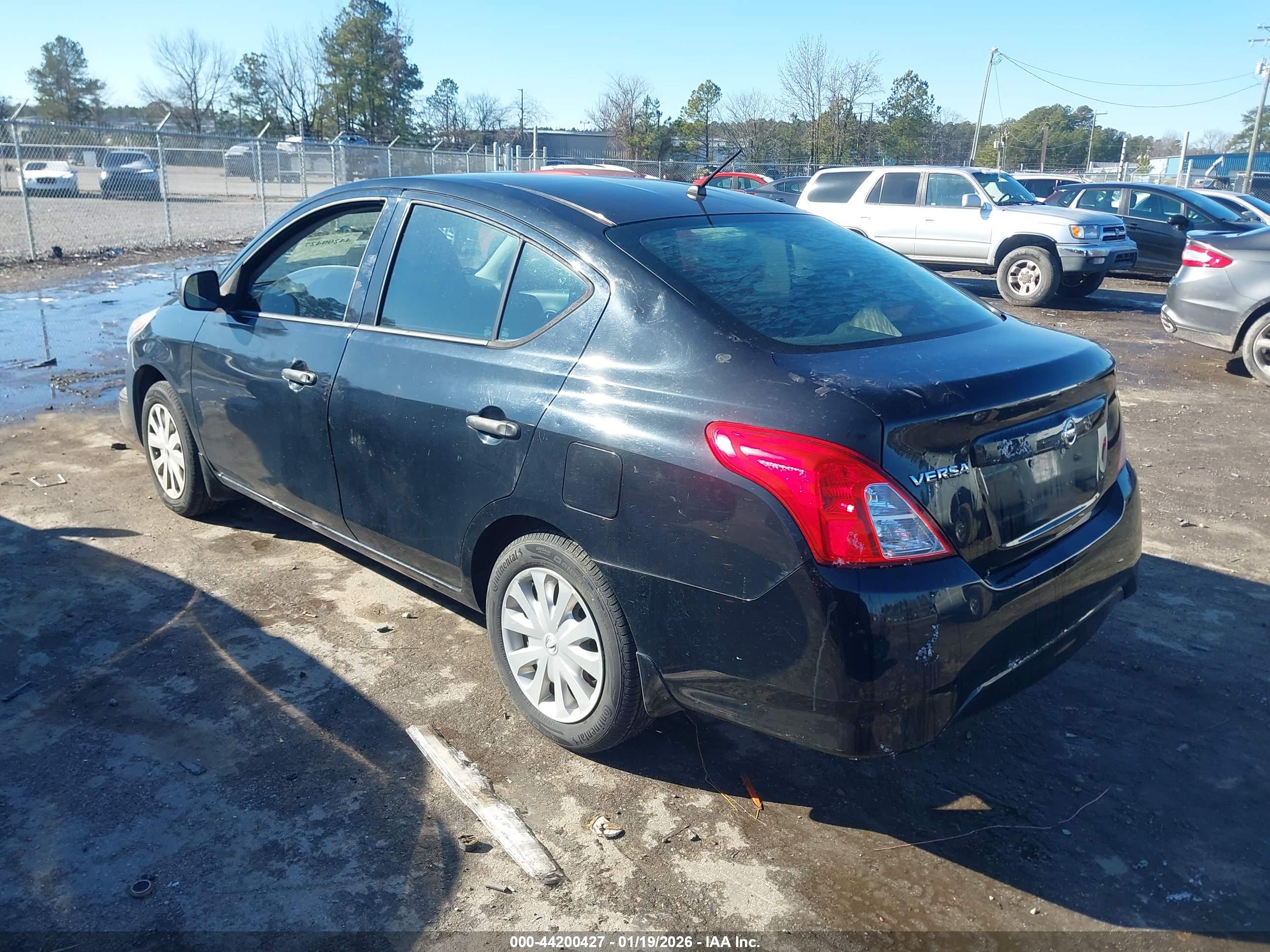 NISSAN VERSA image 3