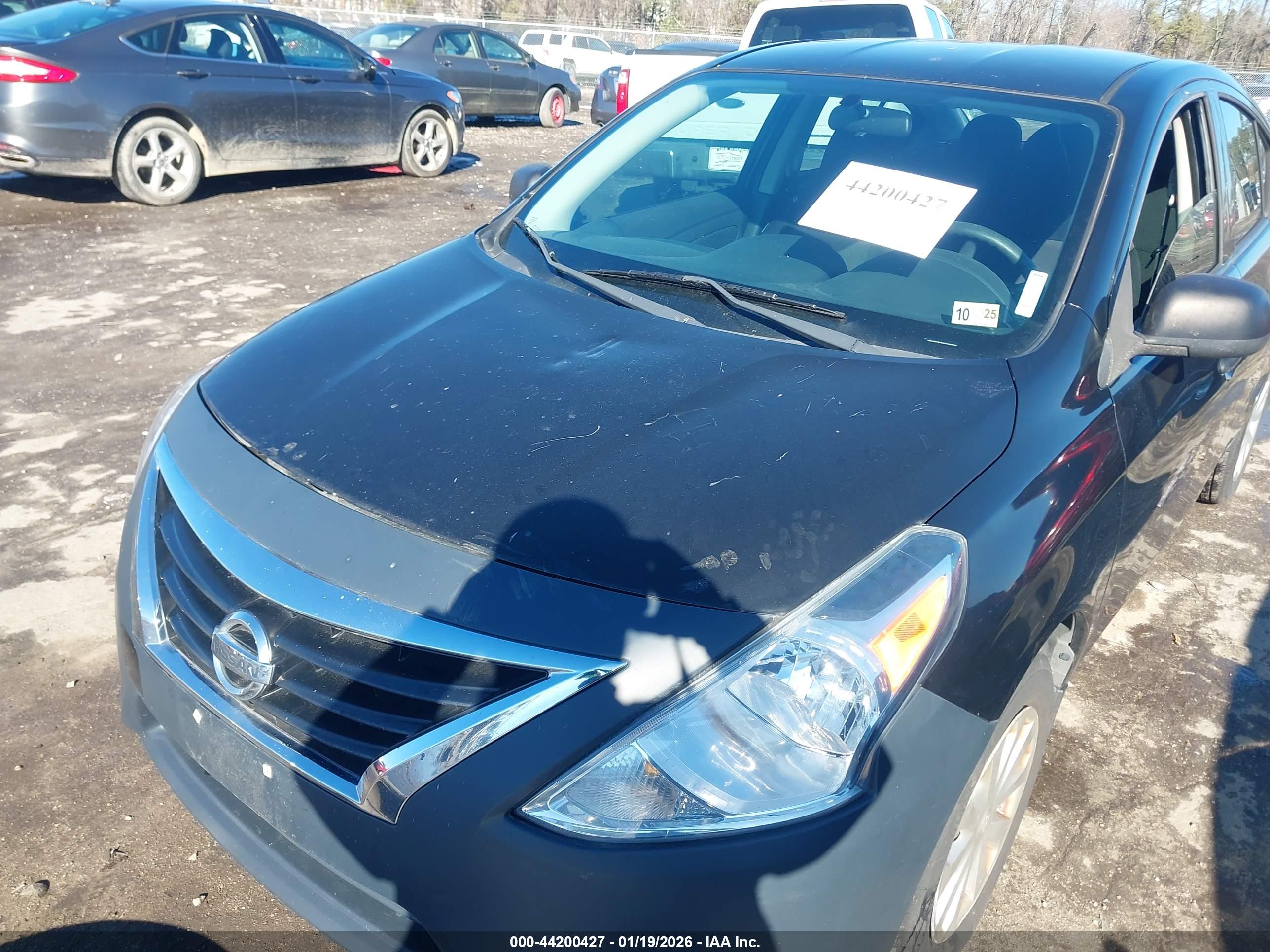 NISSAN VERSA image 6
