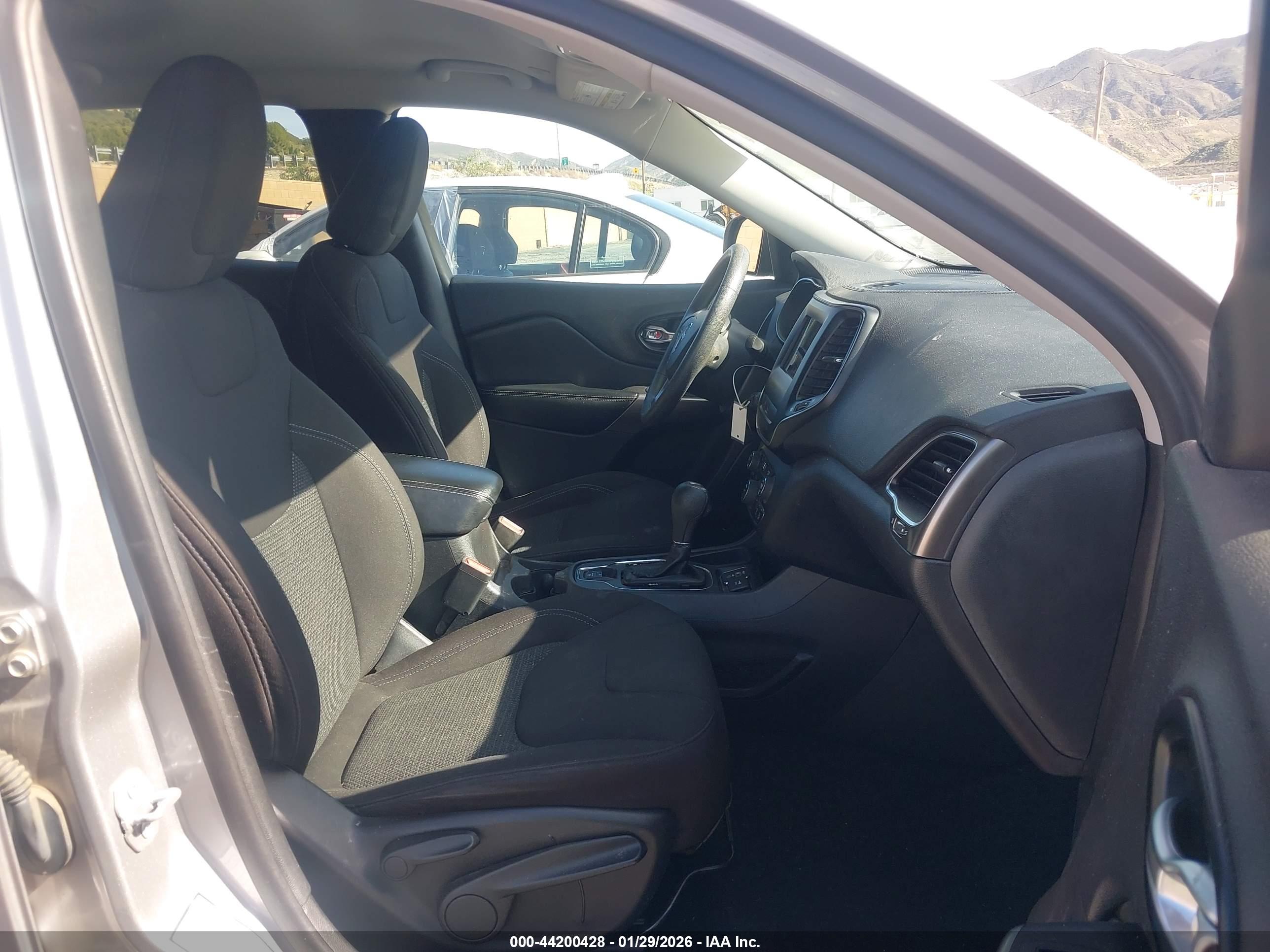 JEEP CHEROKEE image 5