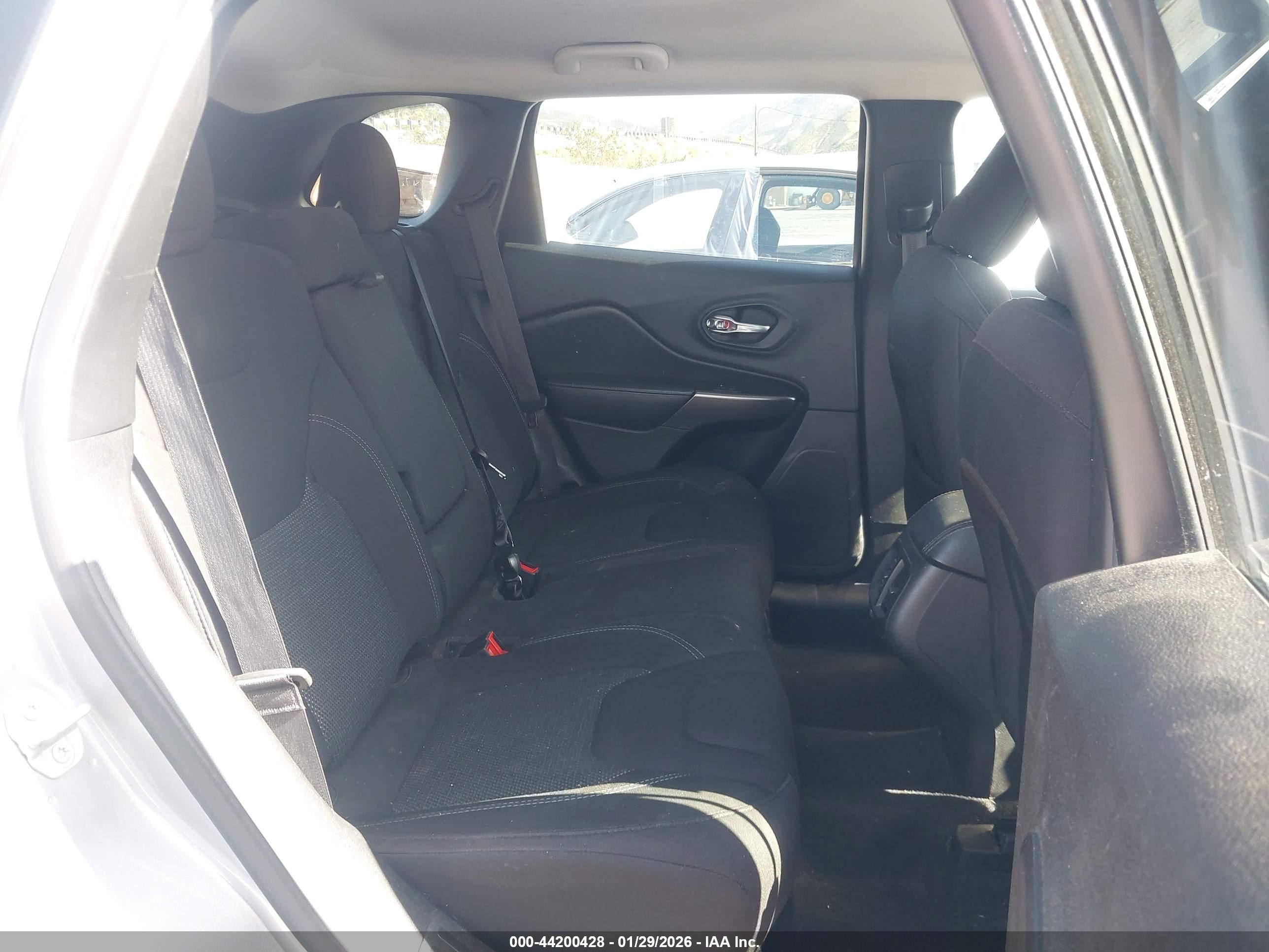 JEEP CHEROKEE image 8
