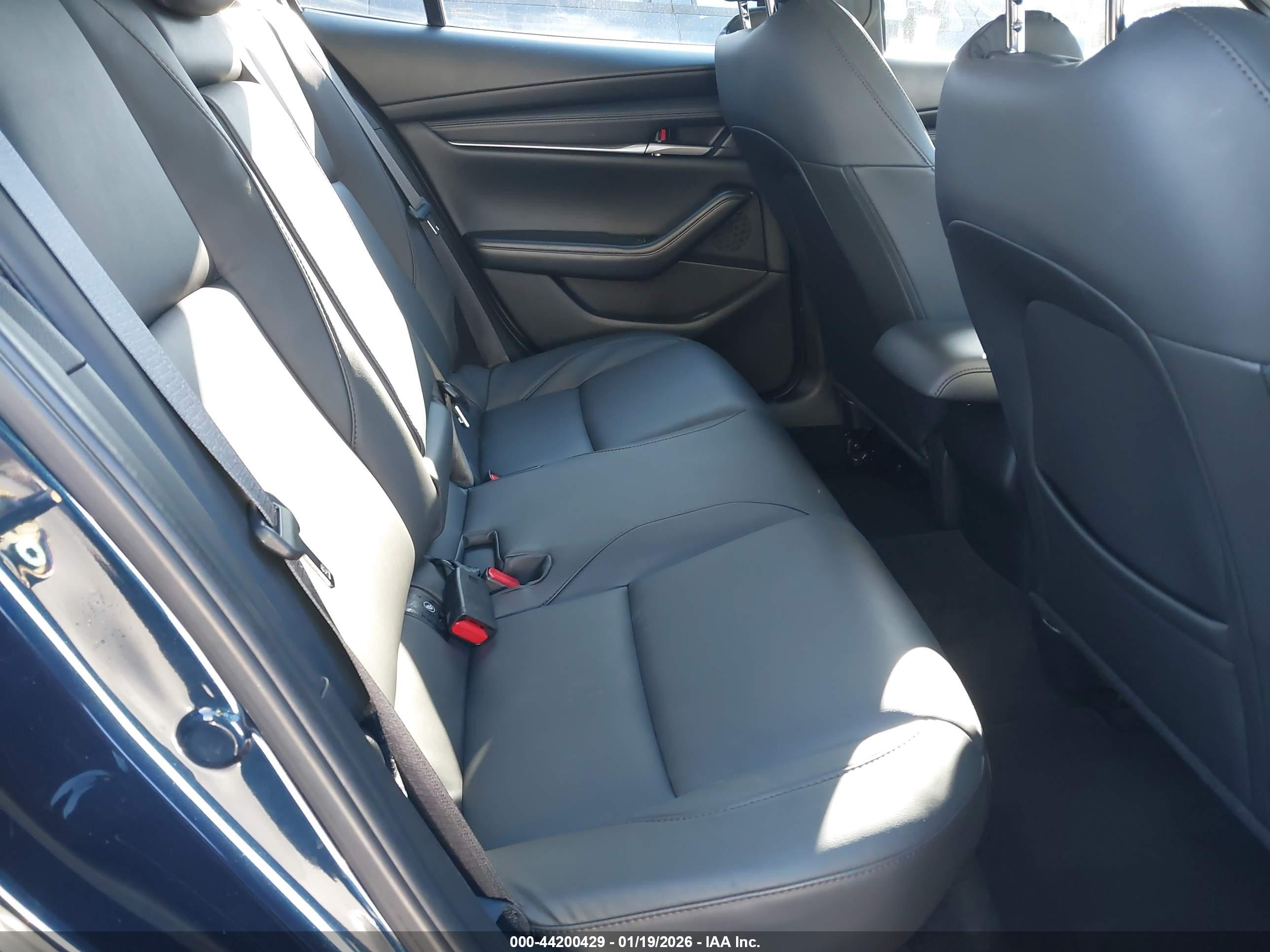 MAZDA MAZDA3 image 8
