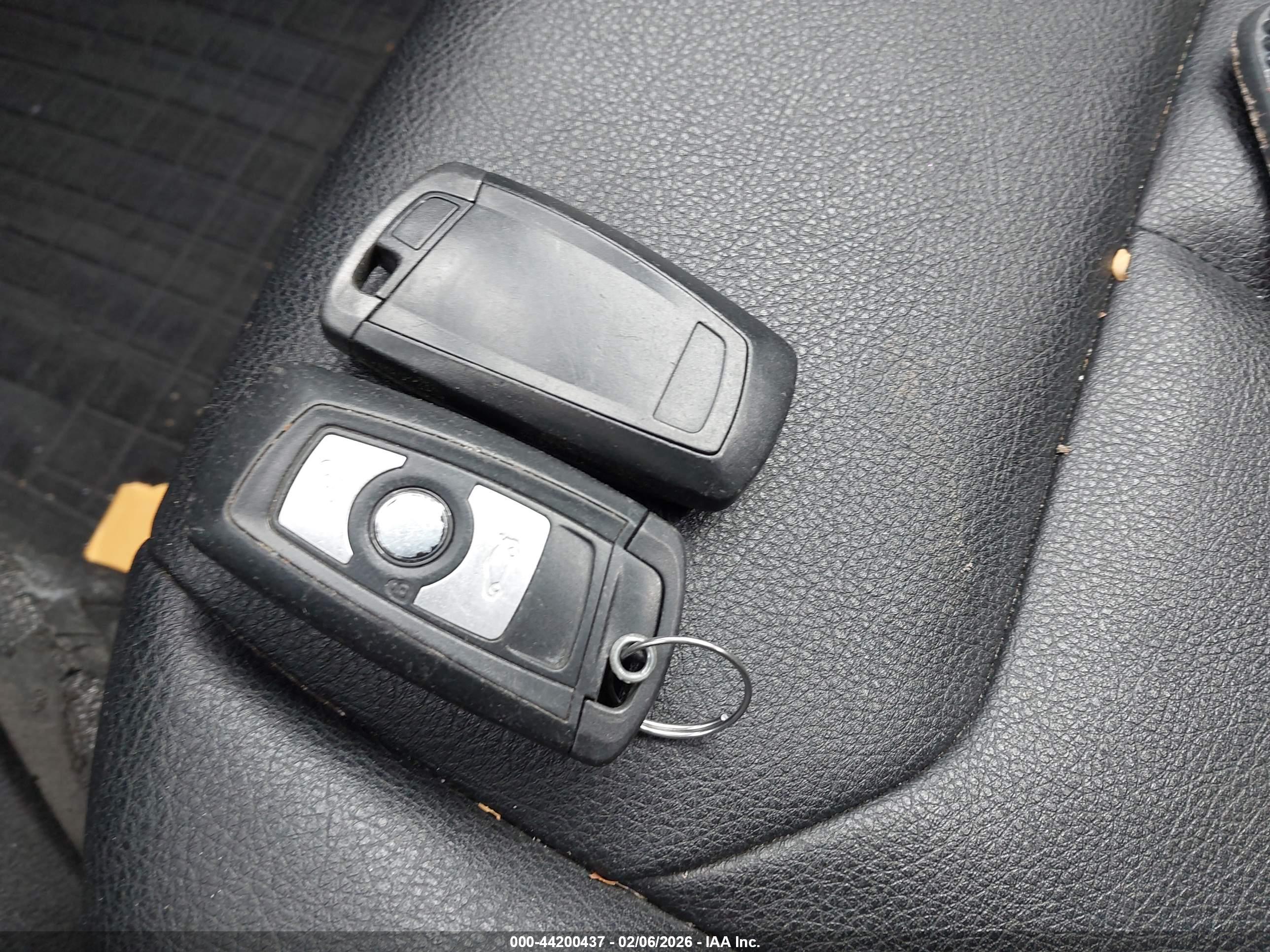 BMW 320I image 11