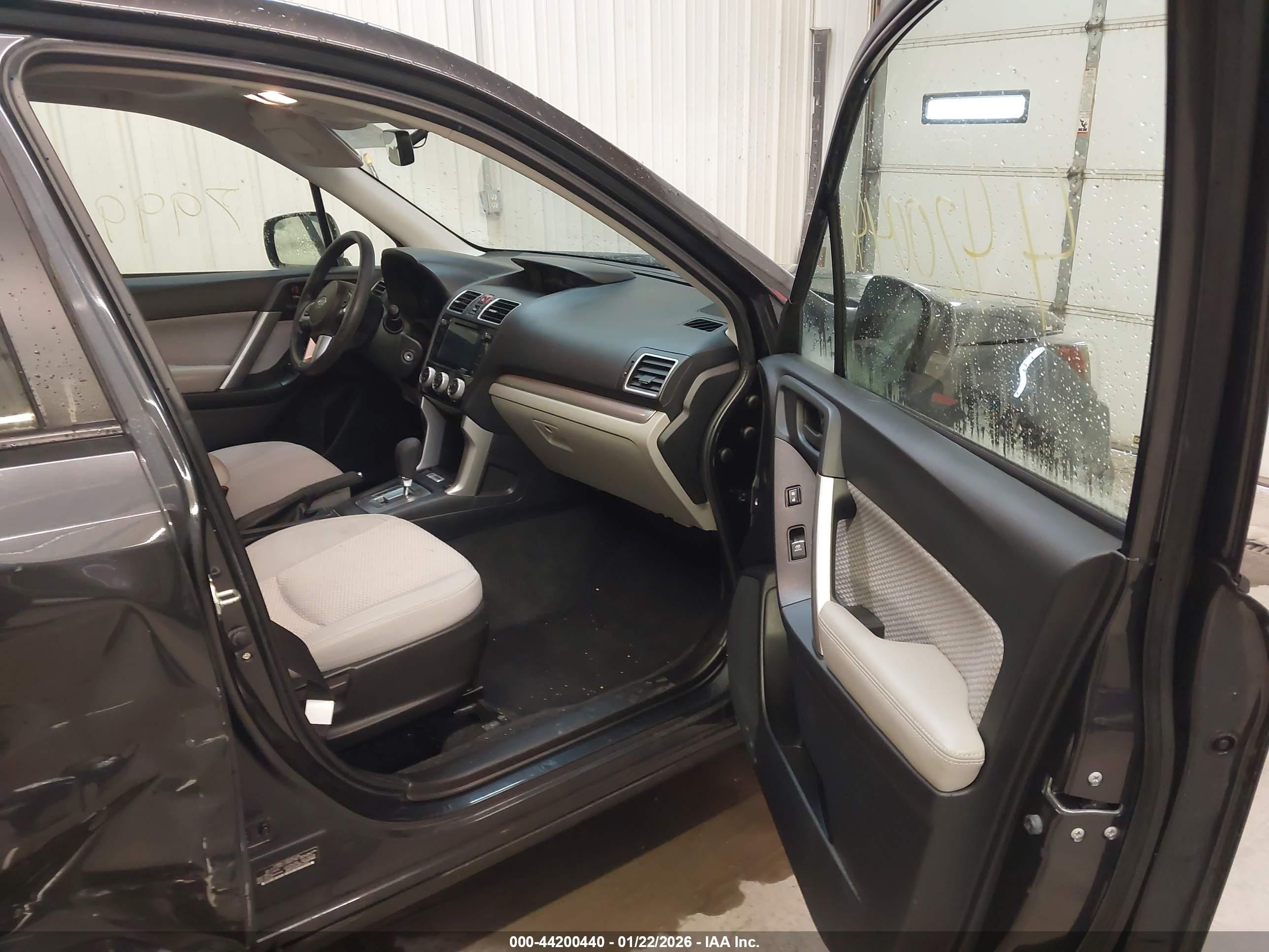 SUBARU FORESTER image 5