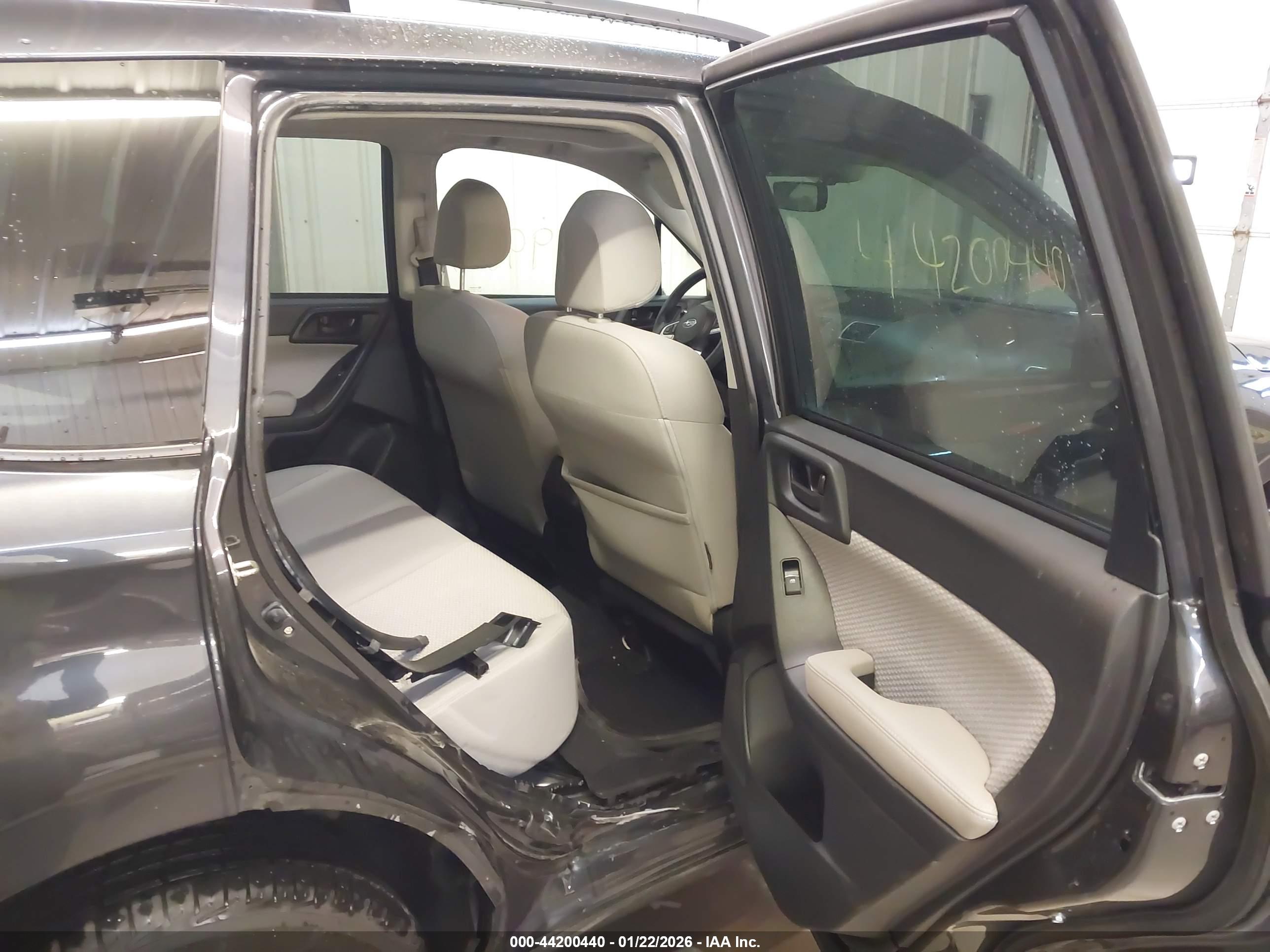 SUBARU FORESTER image 8