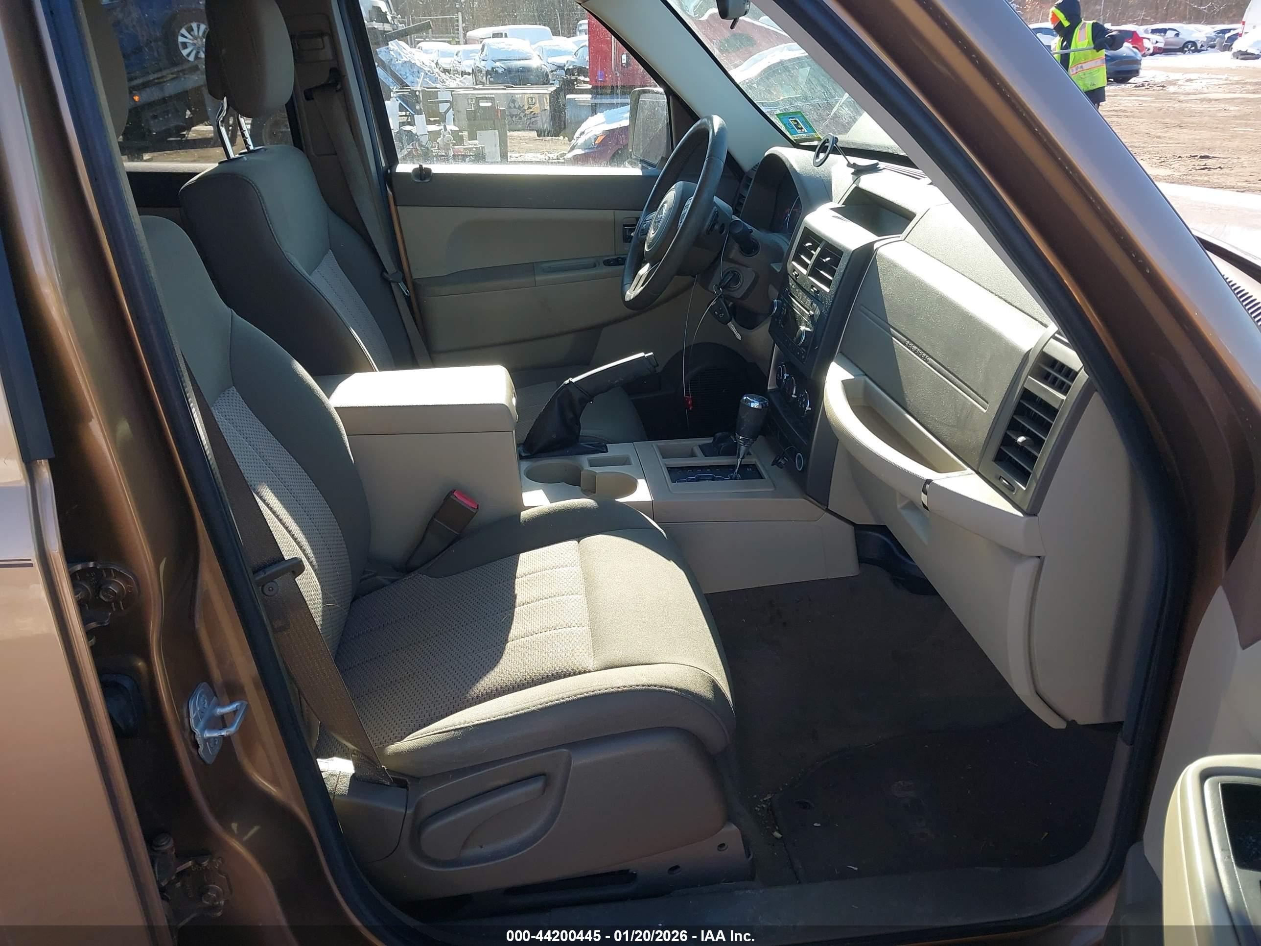 JEEP LIBERTY image 5