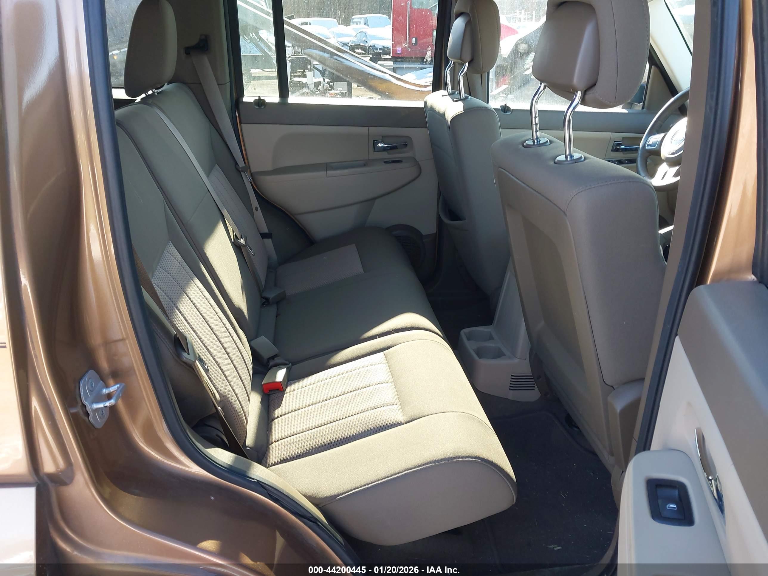JEEP LIBERTY image 8