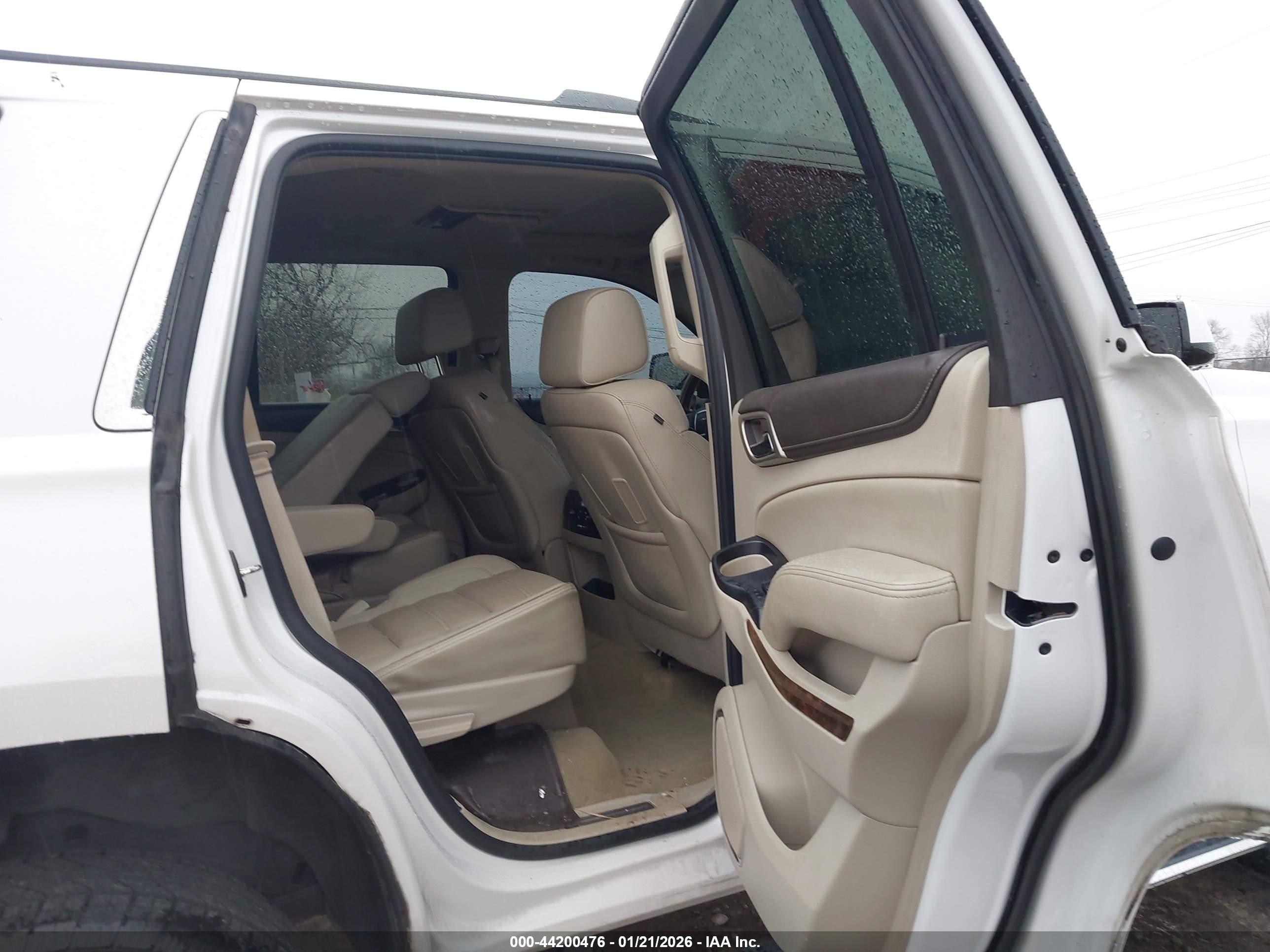 GMC YUKON image 8
