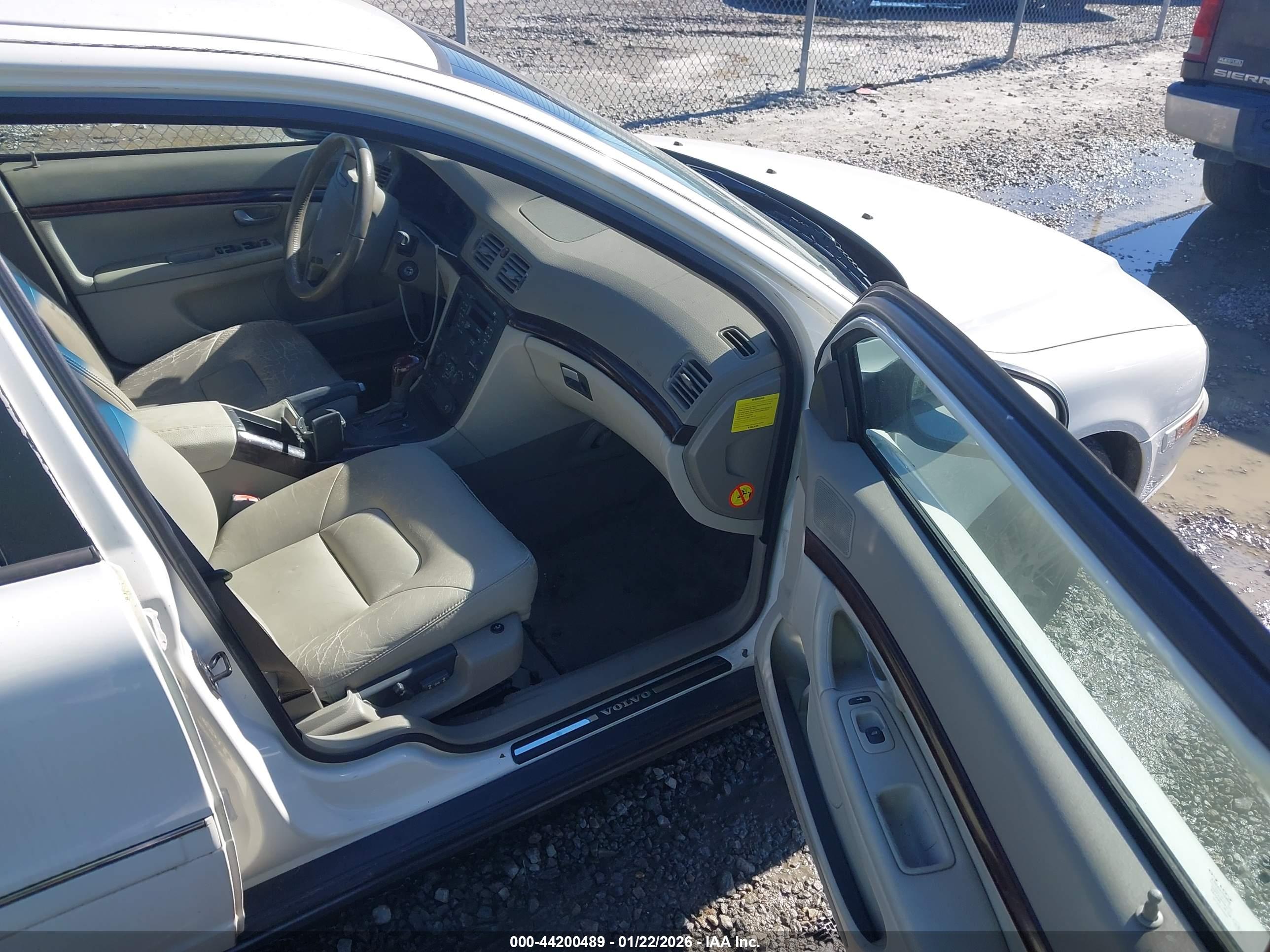 VOLVO S80 image 5