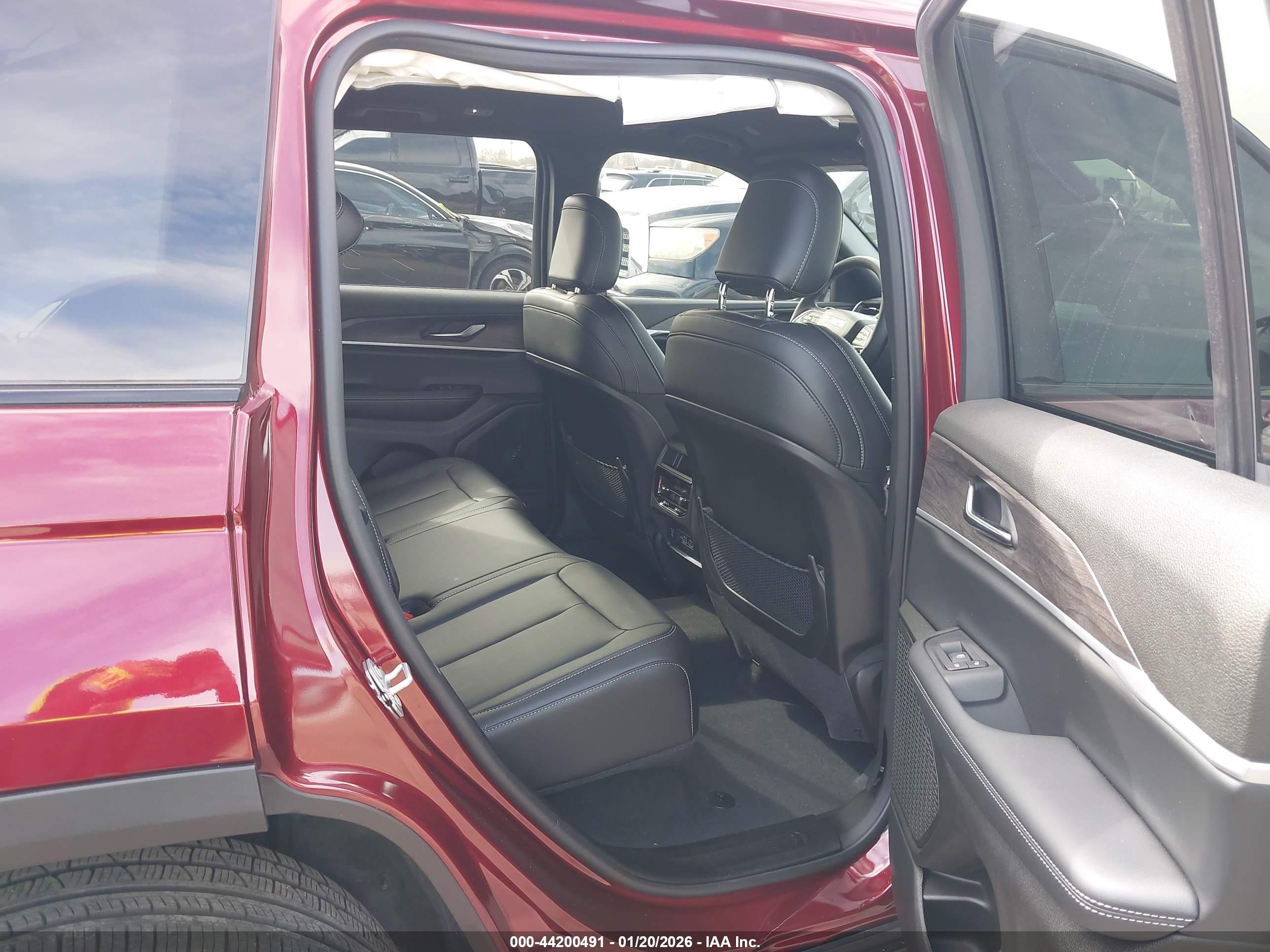 JEEP GRAND image 8