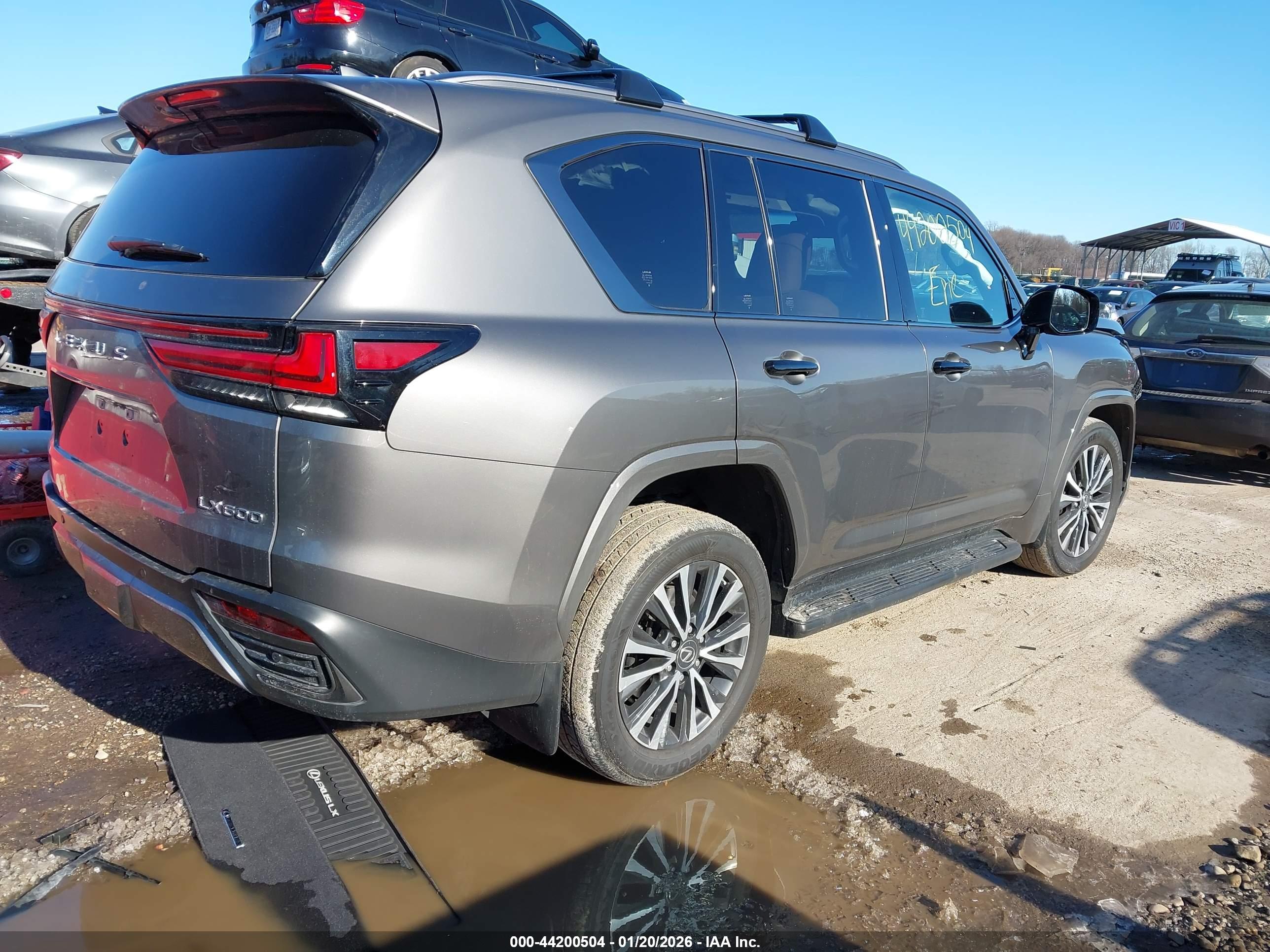 LEXUS LX image 4