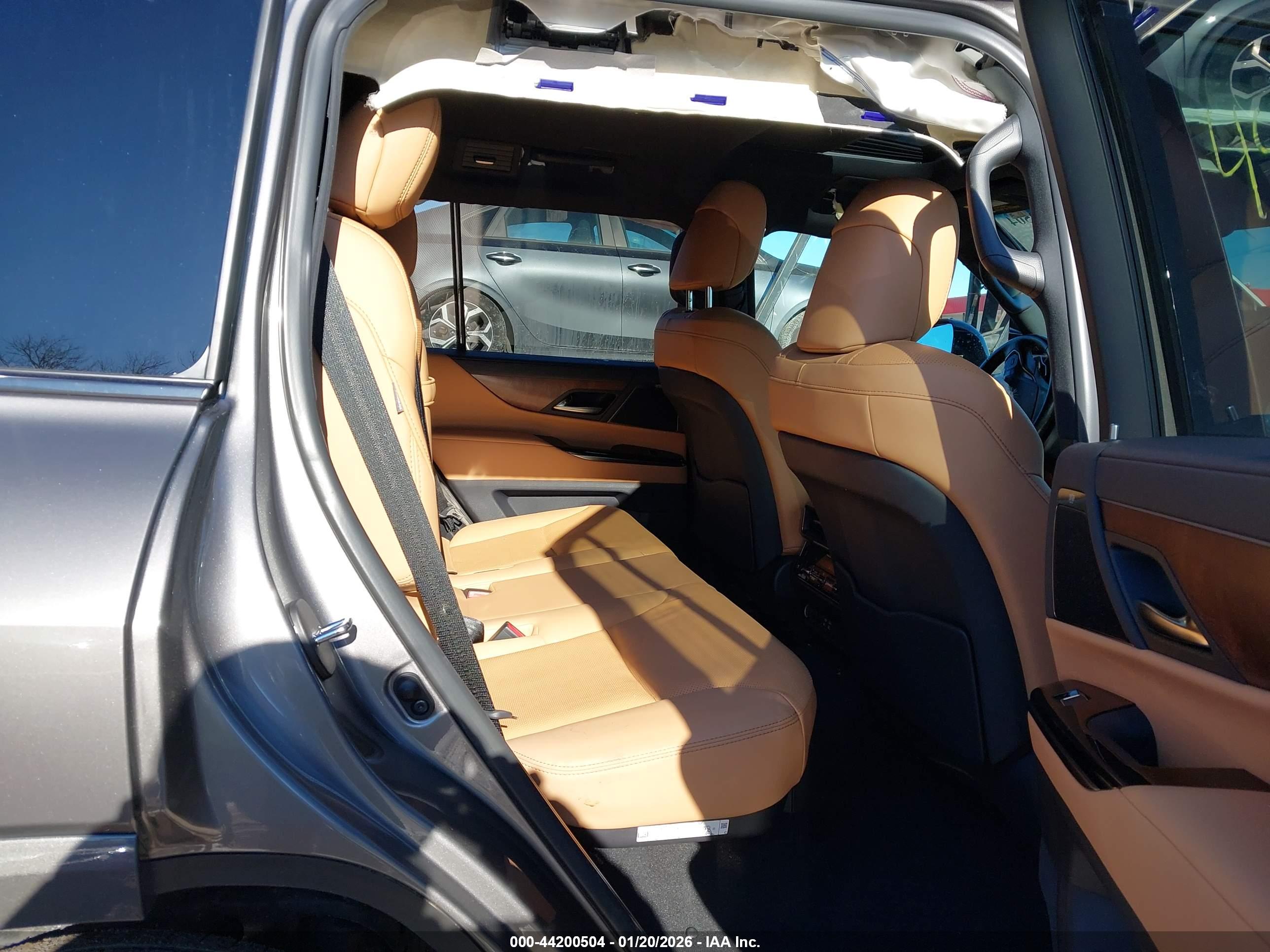 LEXUS LX image 8