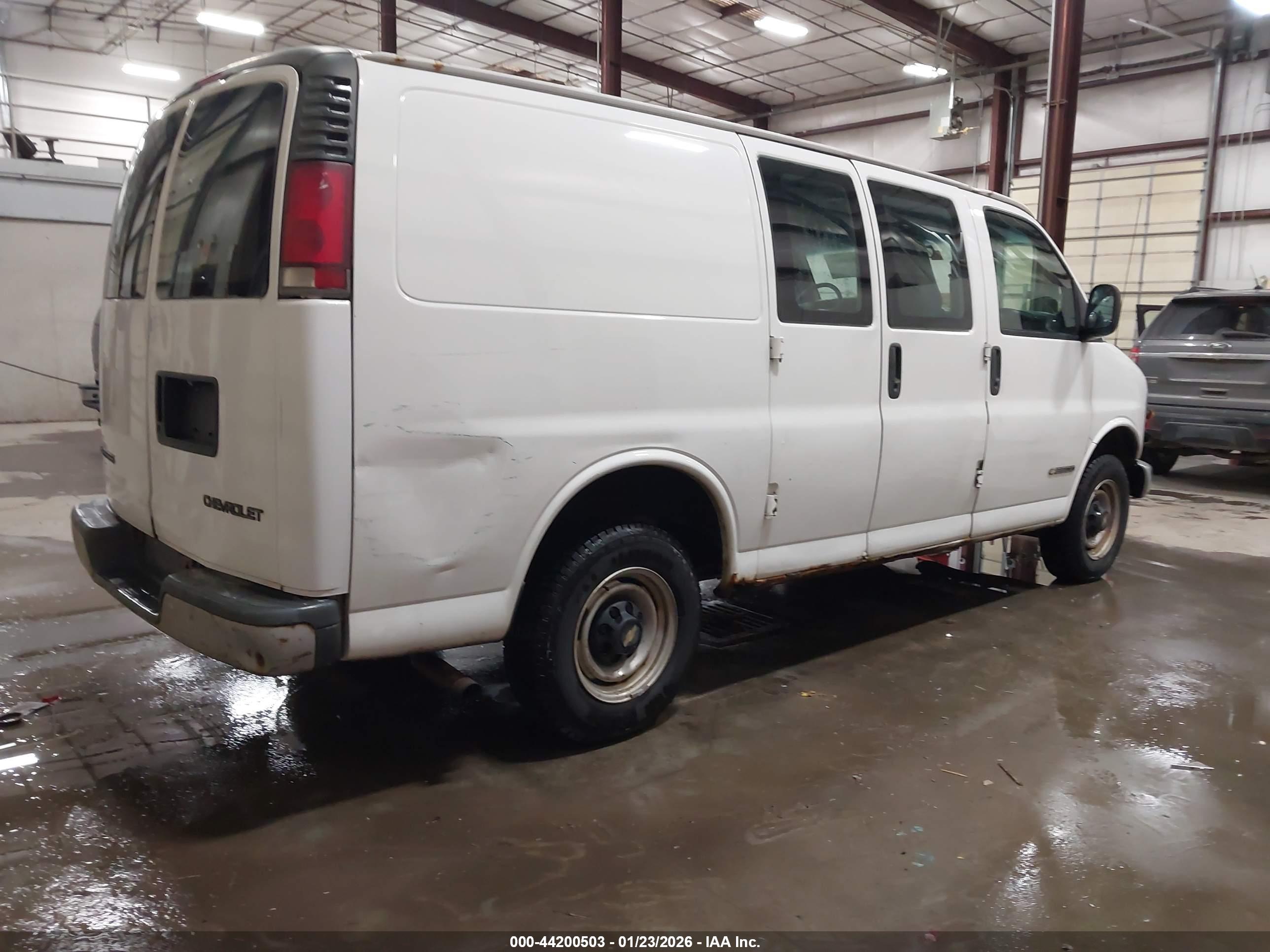 CHEVROLET EXPRESS image 4