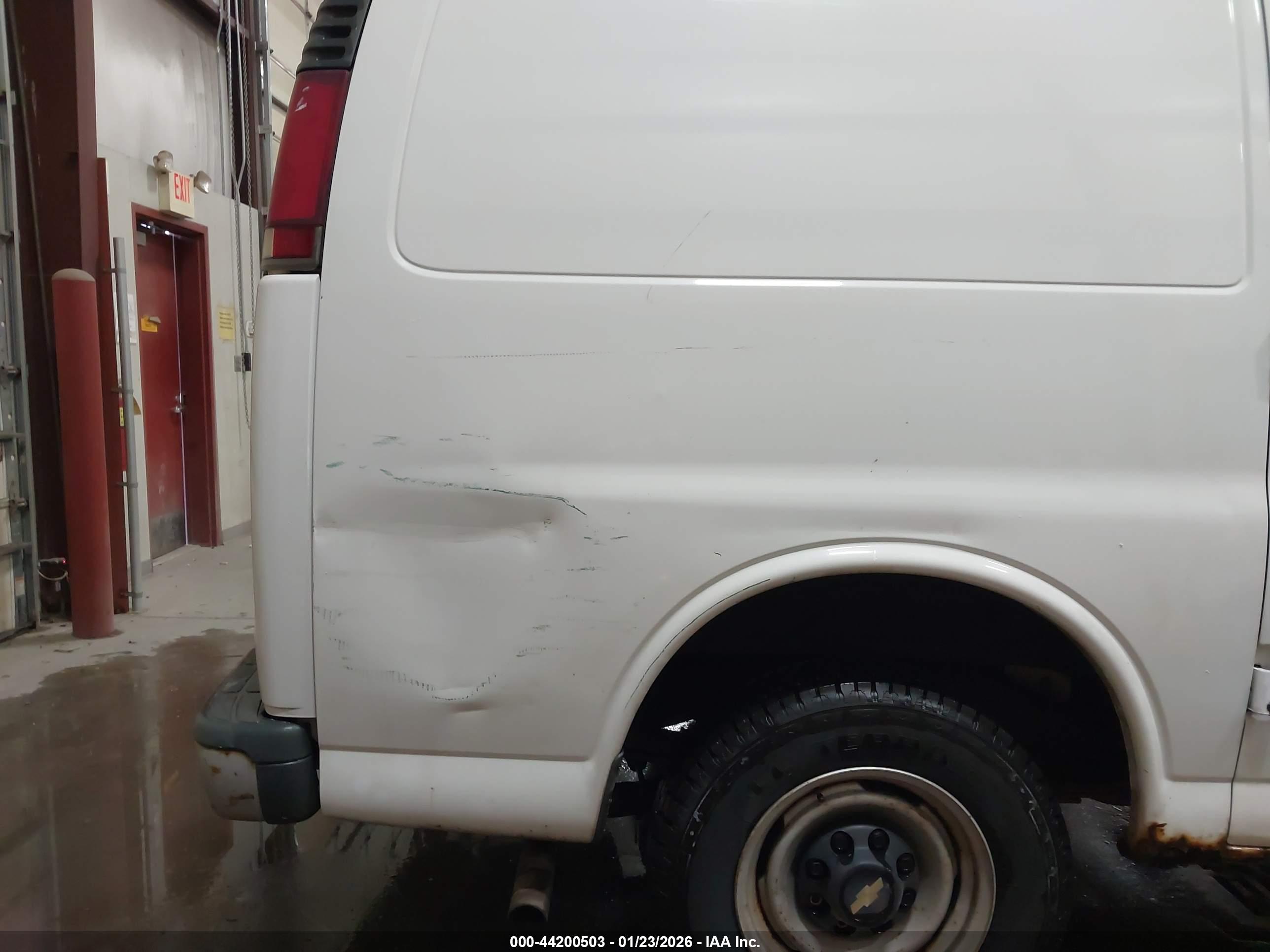 CHEVROLET EXPRESS image 6