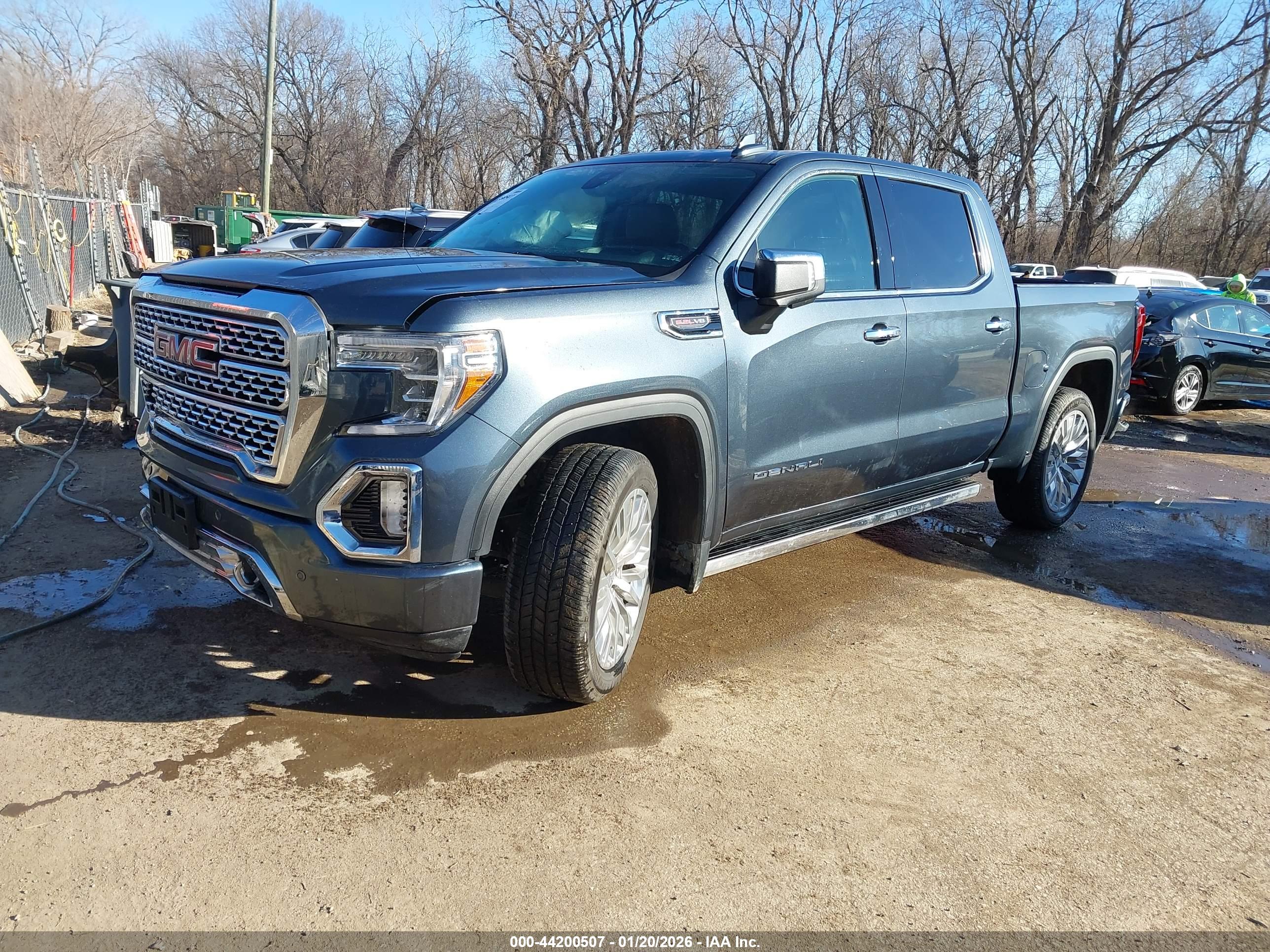 GMC SIERRA image 2