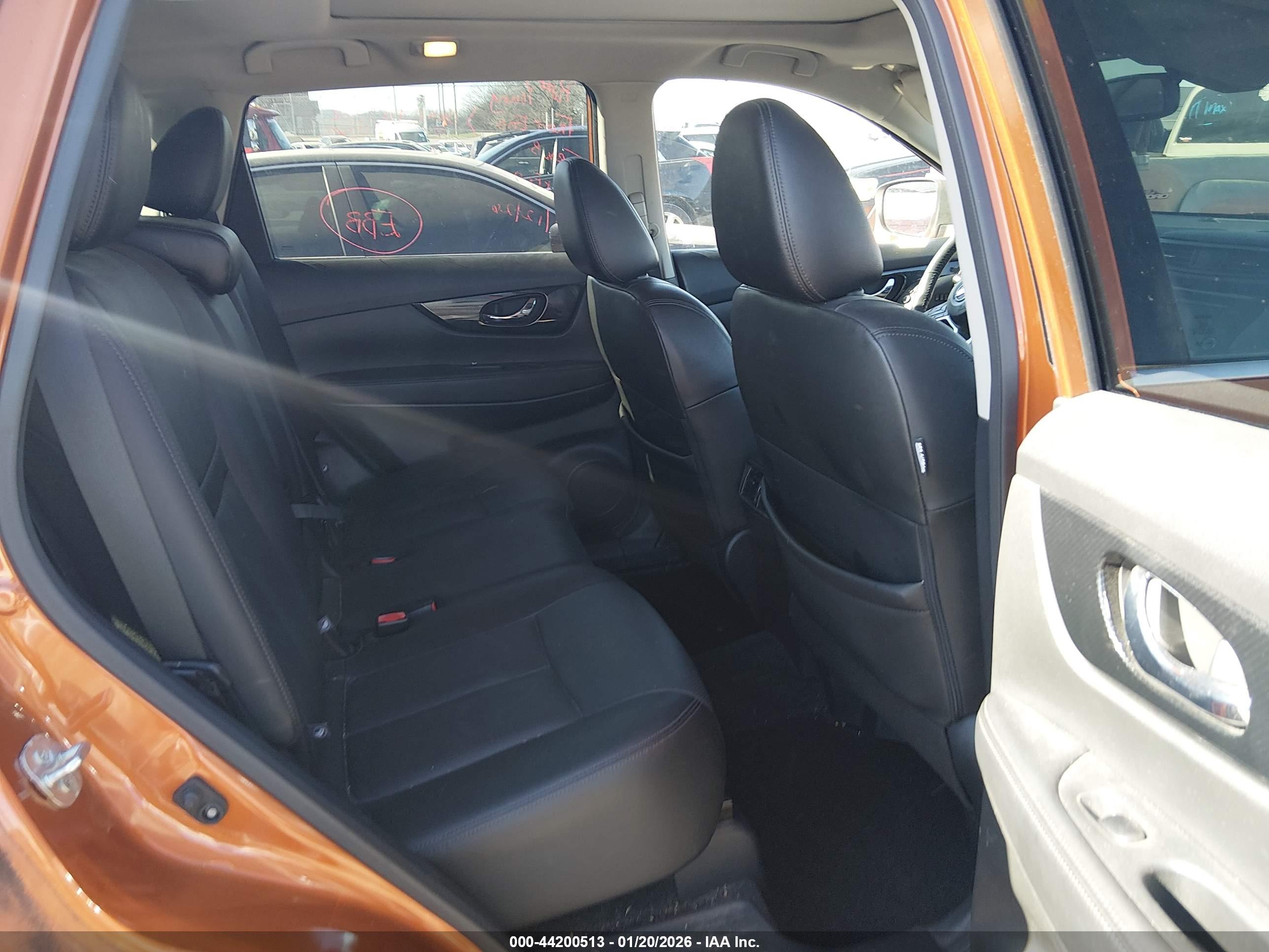 NISSAN ROGUE image 8