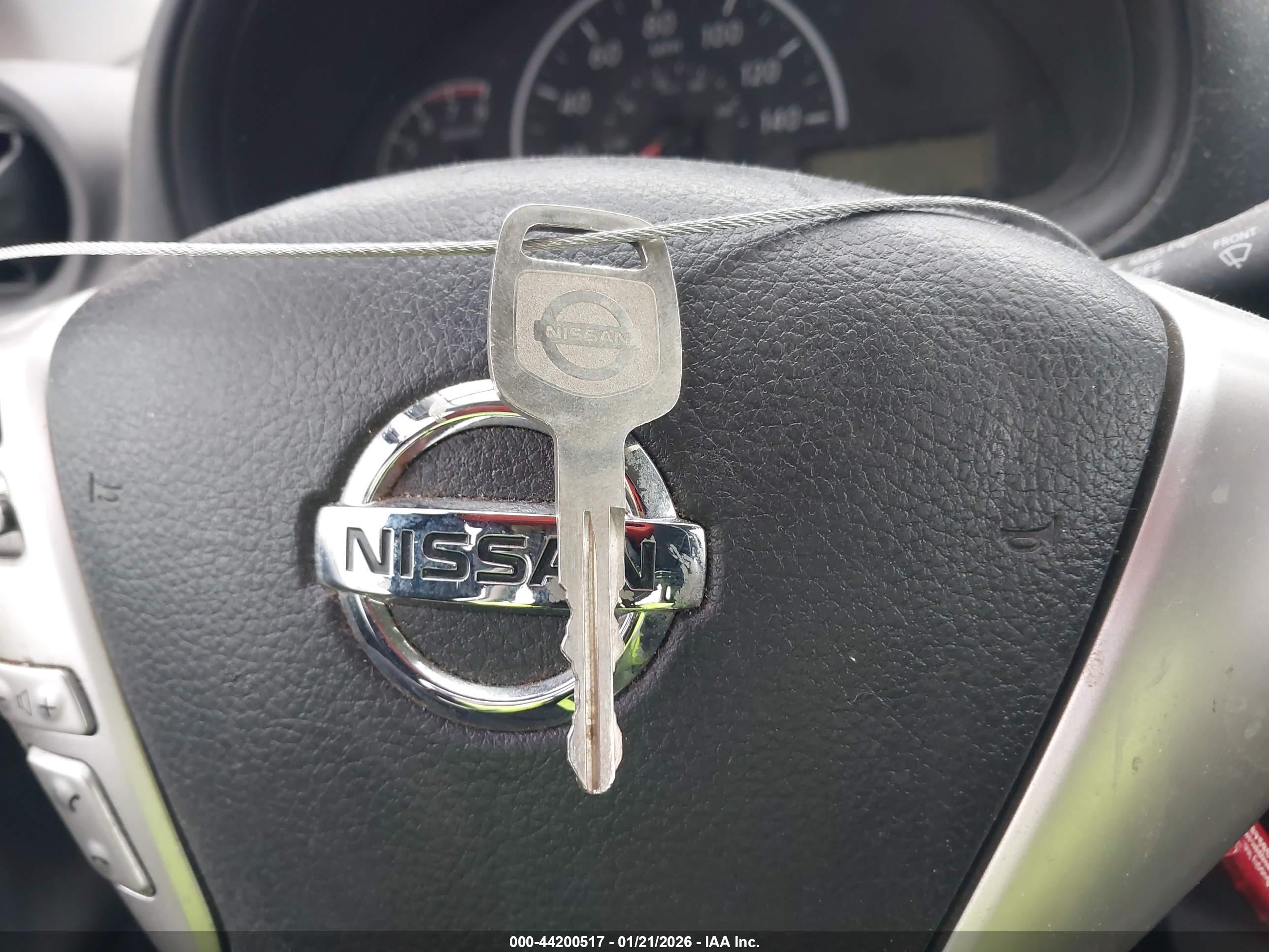 NISSAN VERSA image 11