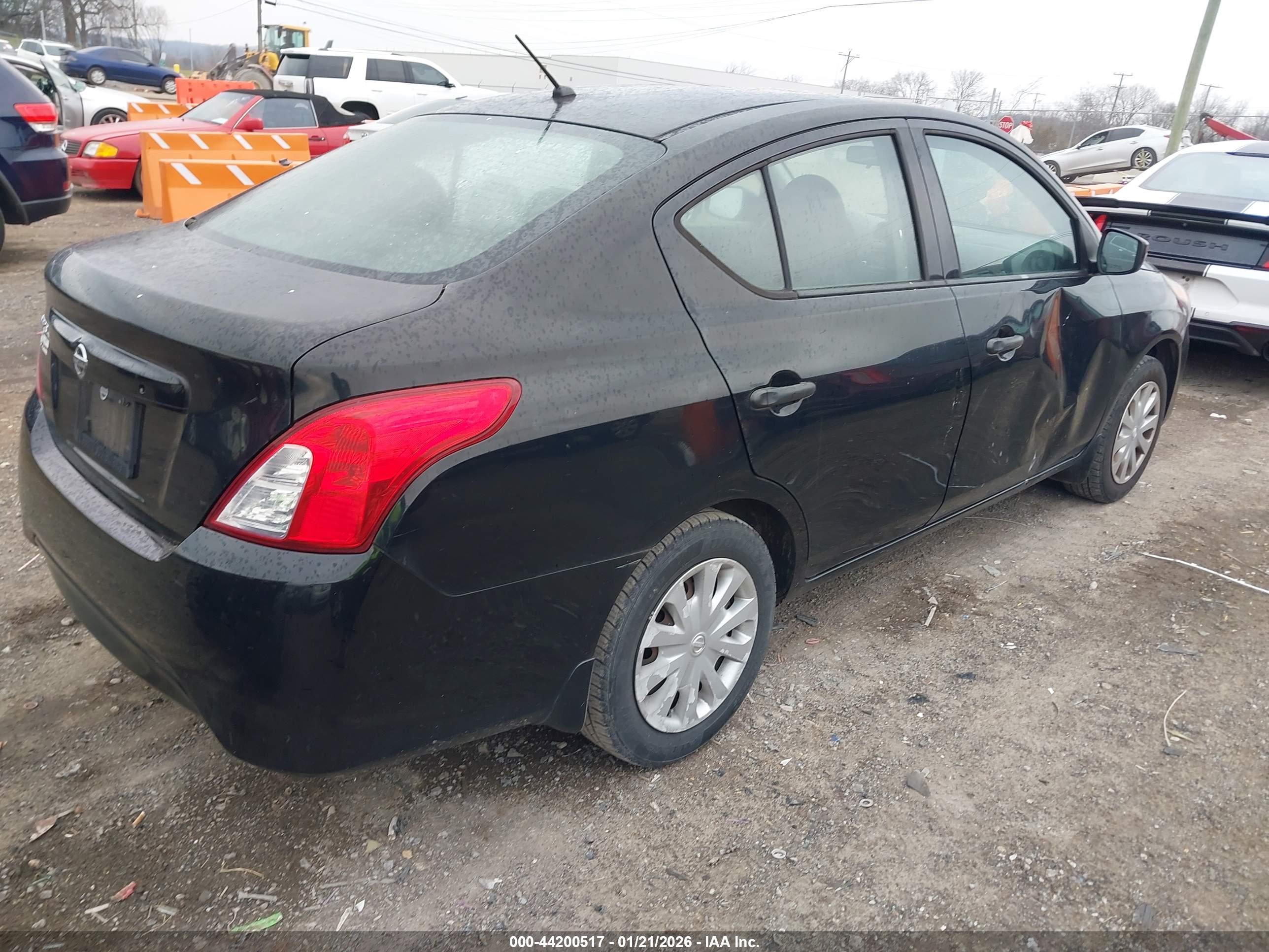 NISSAN VERSA image 4