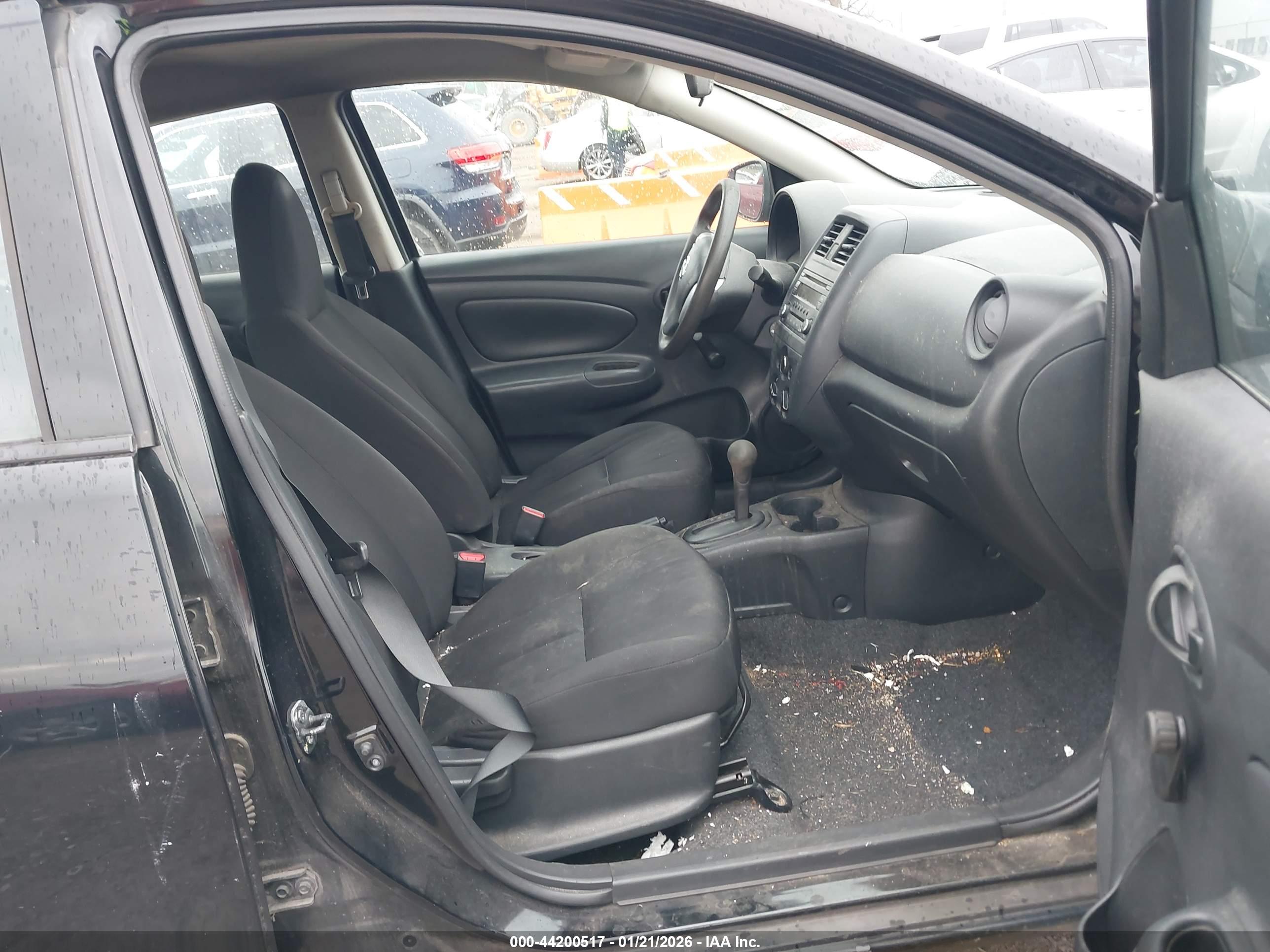NISSAN VERSA image 5