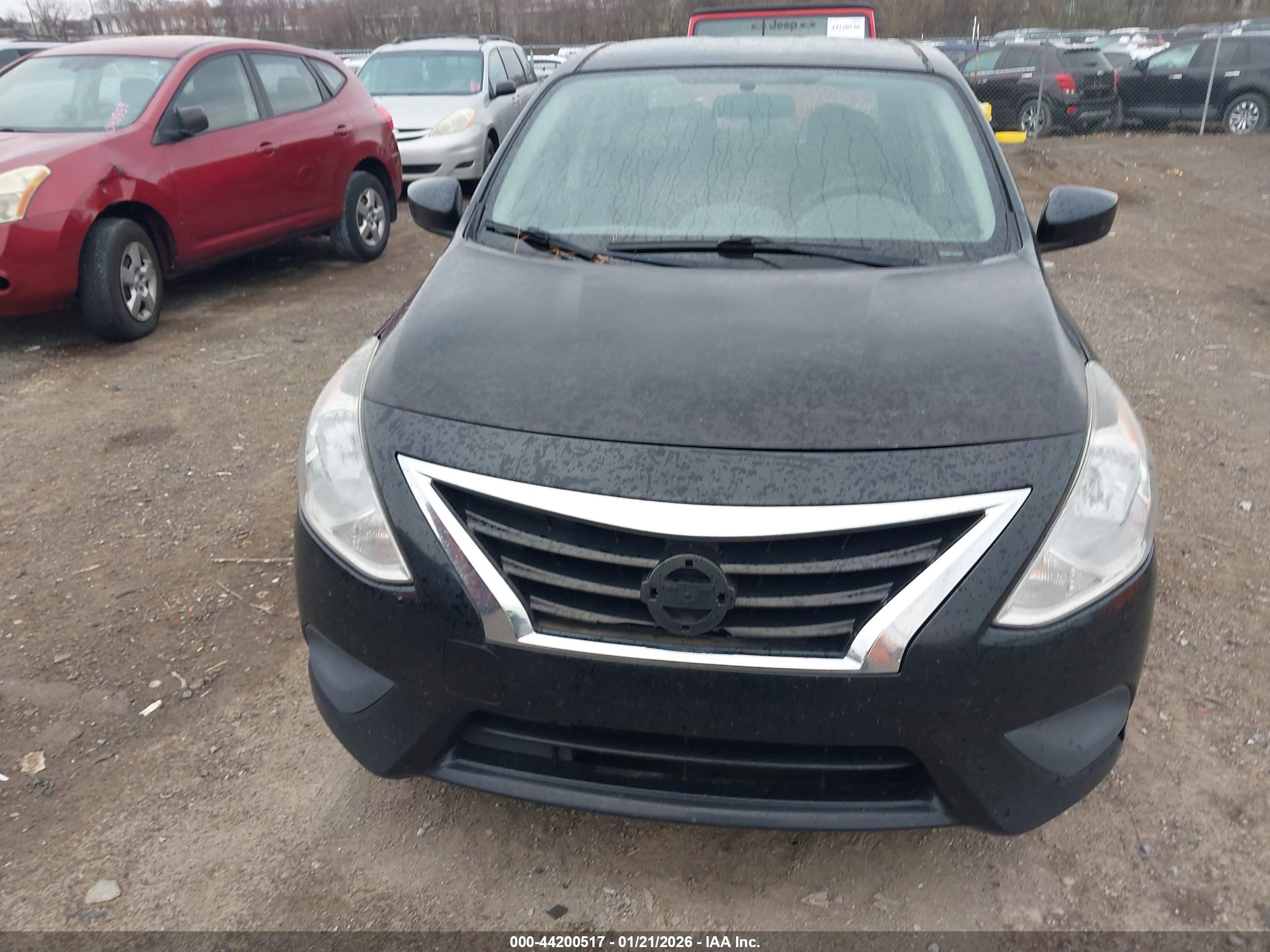 NISSAN VERSA image 6