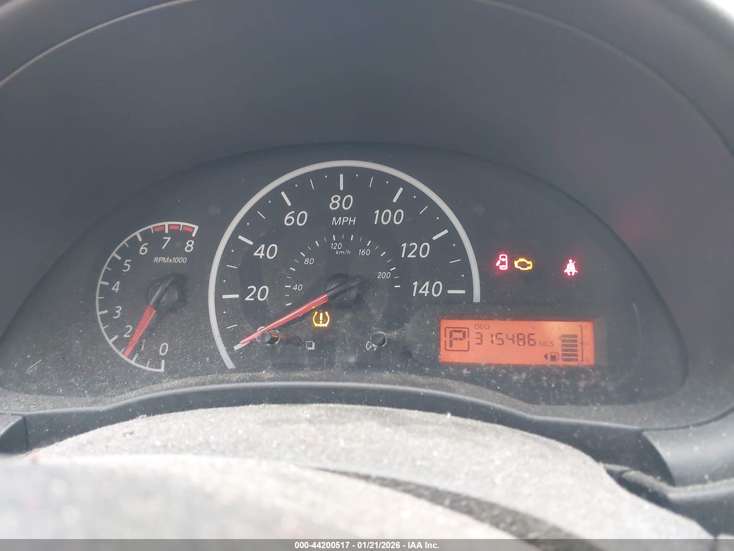 NISSAN VERSA image 7