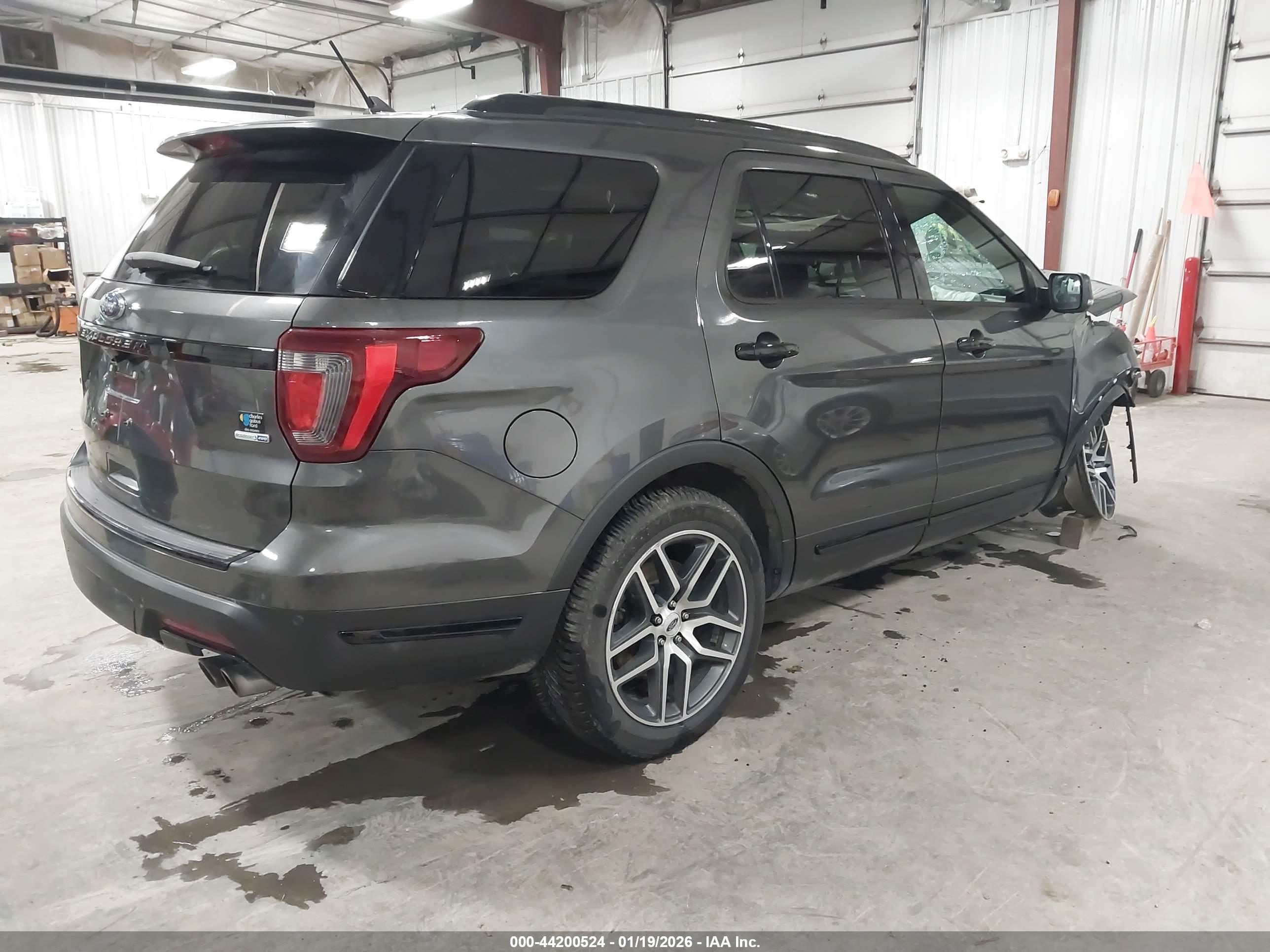 FORD EXPLORER image 4