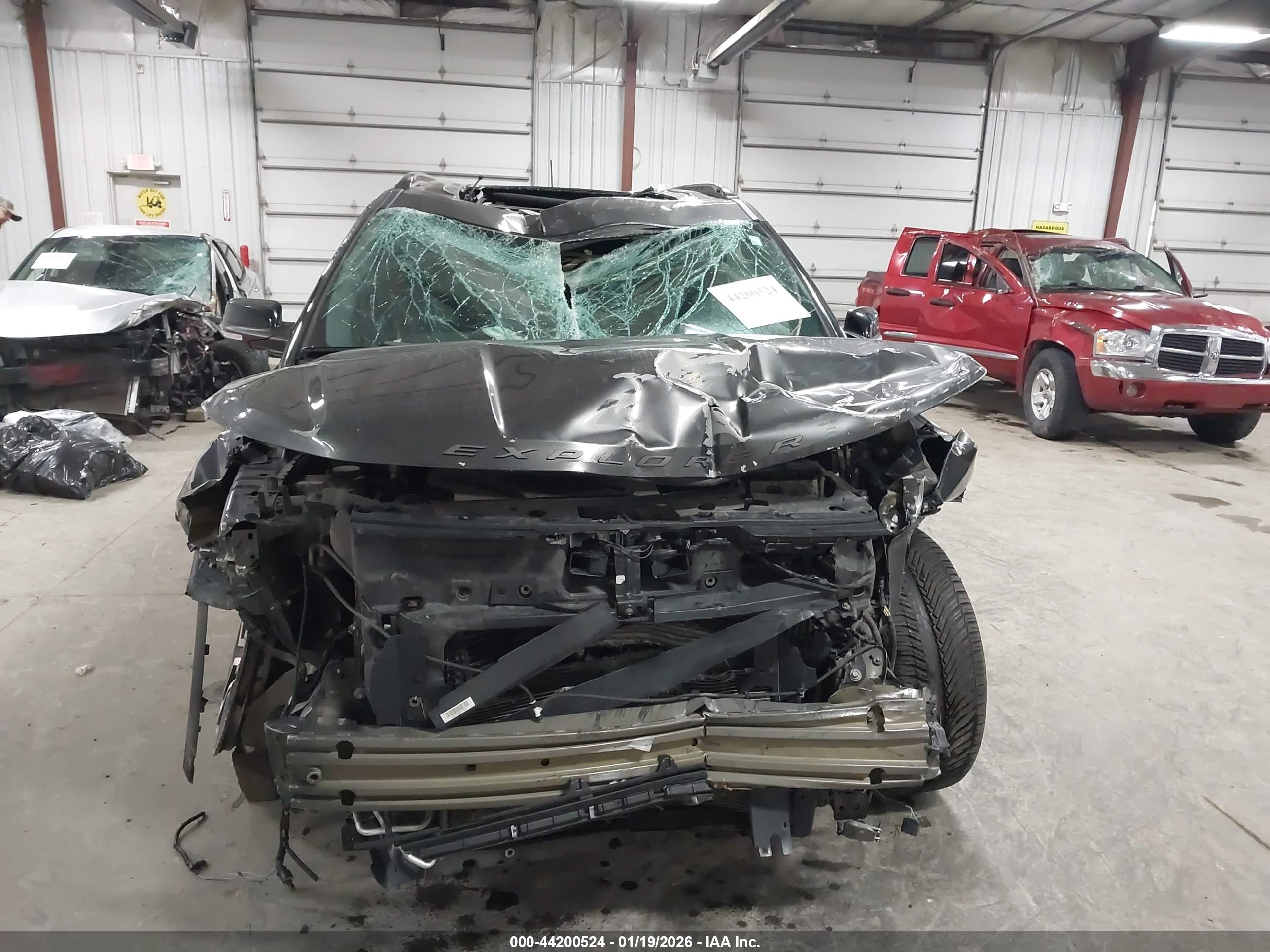 FORD EXPLORER image 6