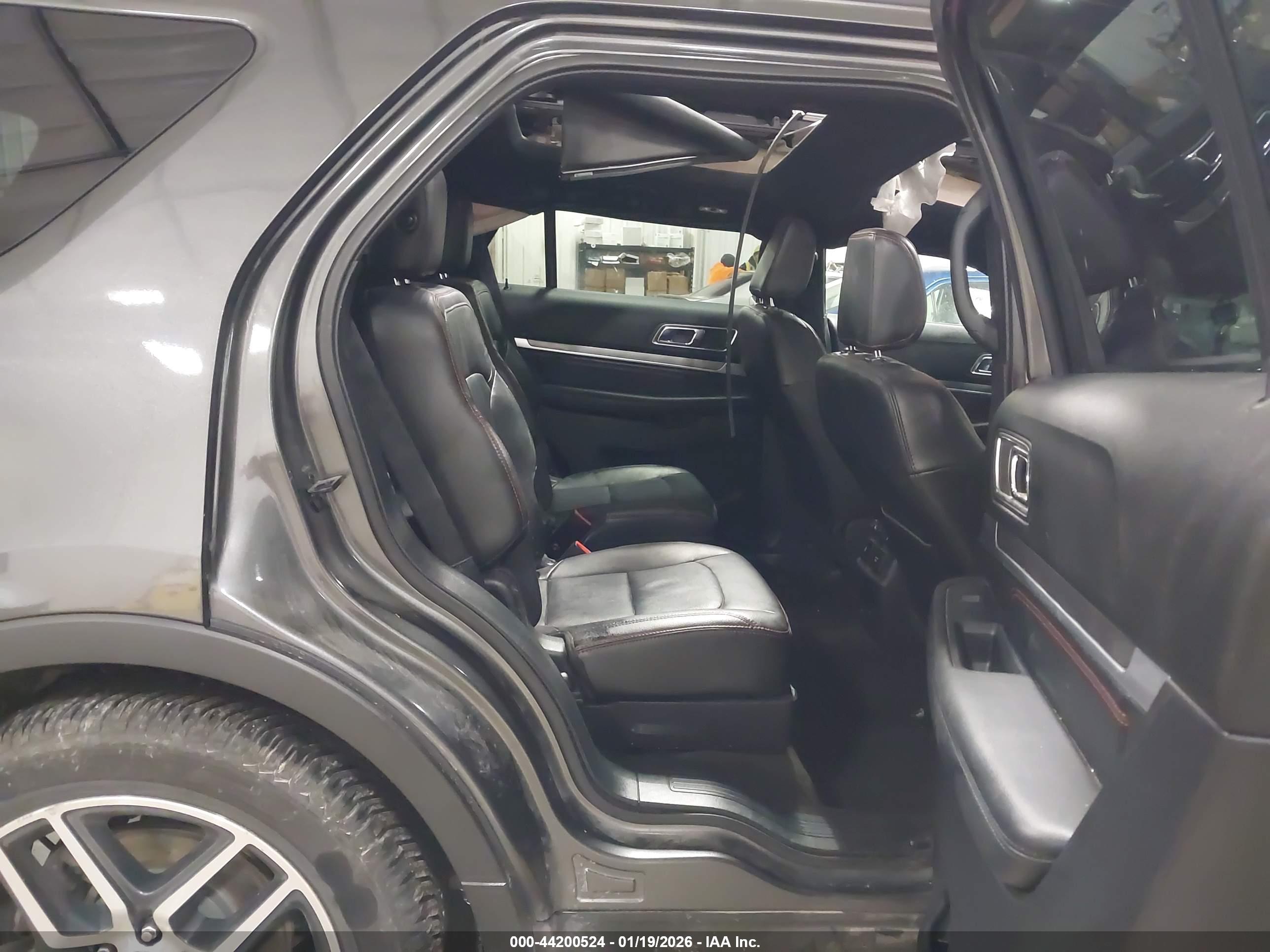 FORD EXPLORER image 8