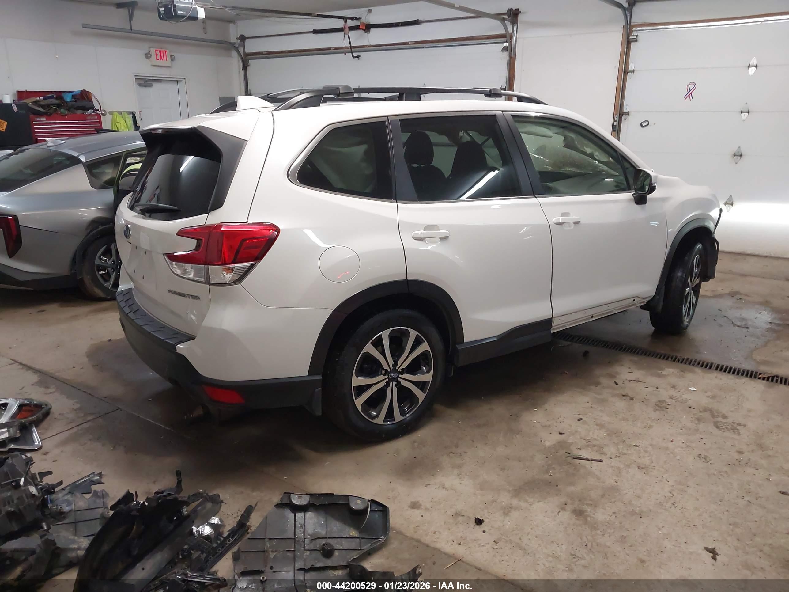 SUBARU FORESTER image 4