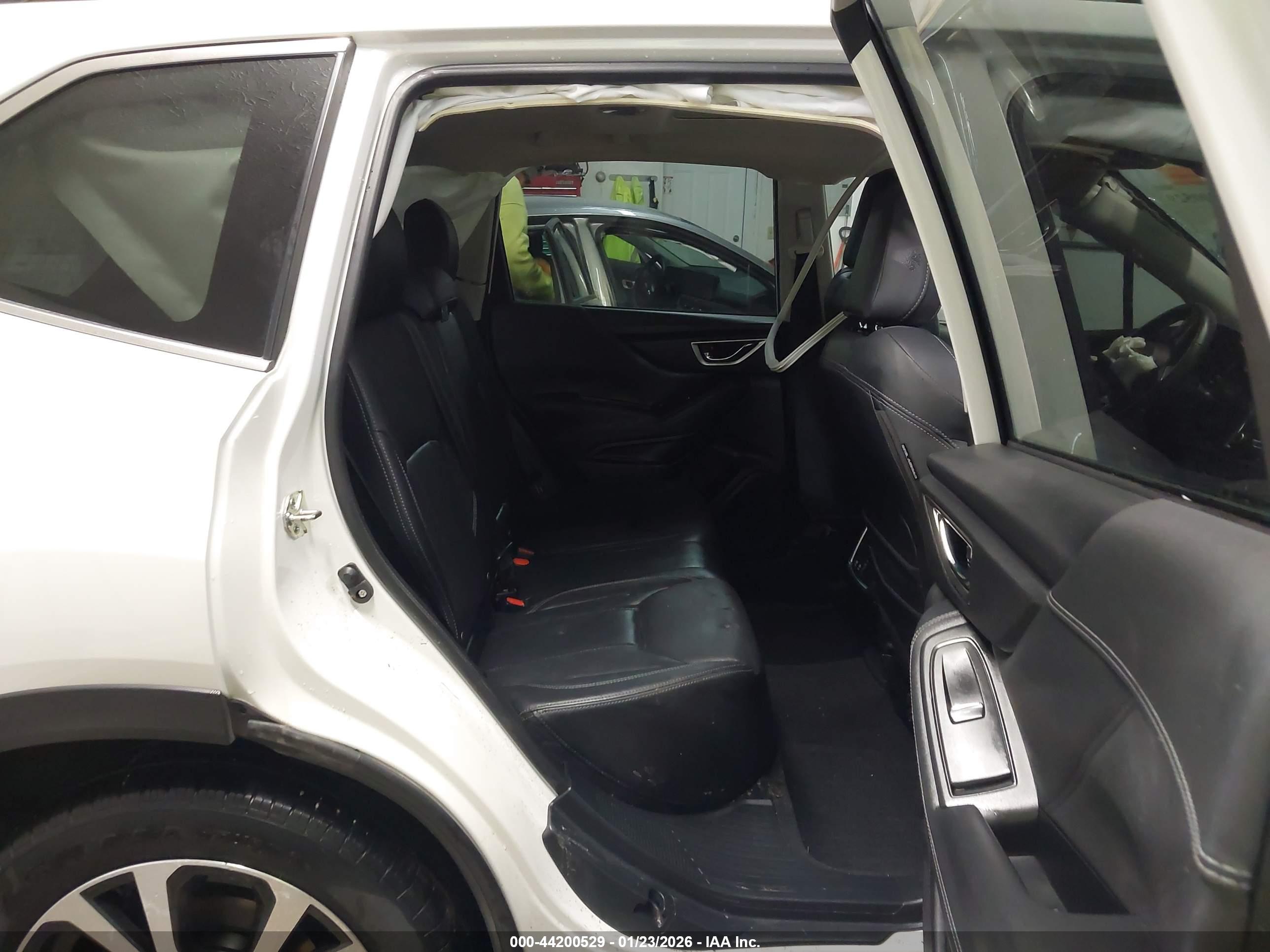 SUBARU FORESTER image 8