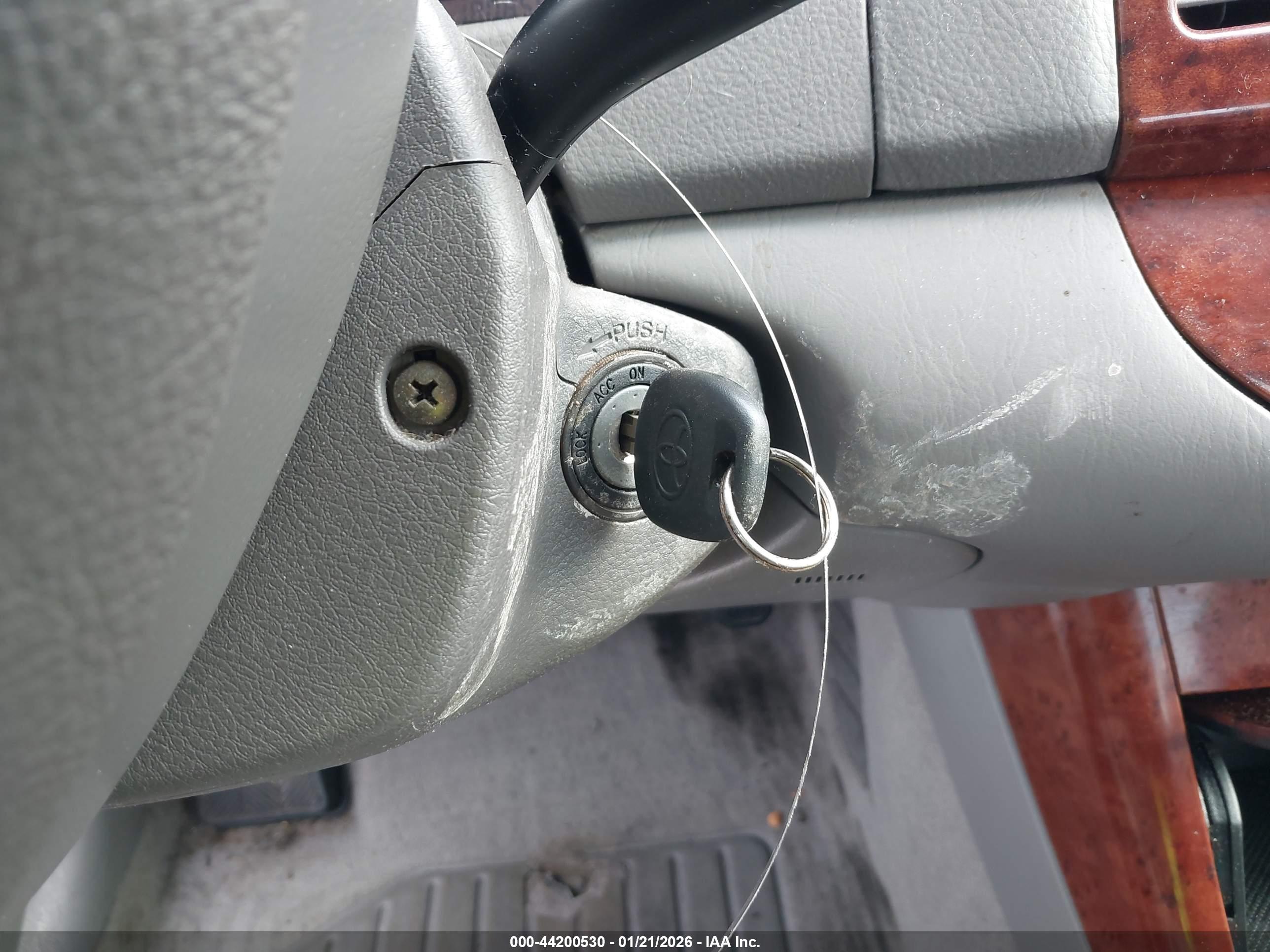 TOYOTA CAMRY image 11
