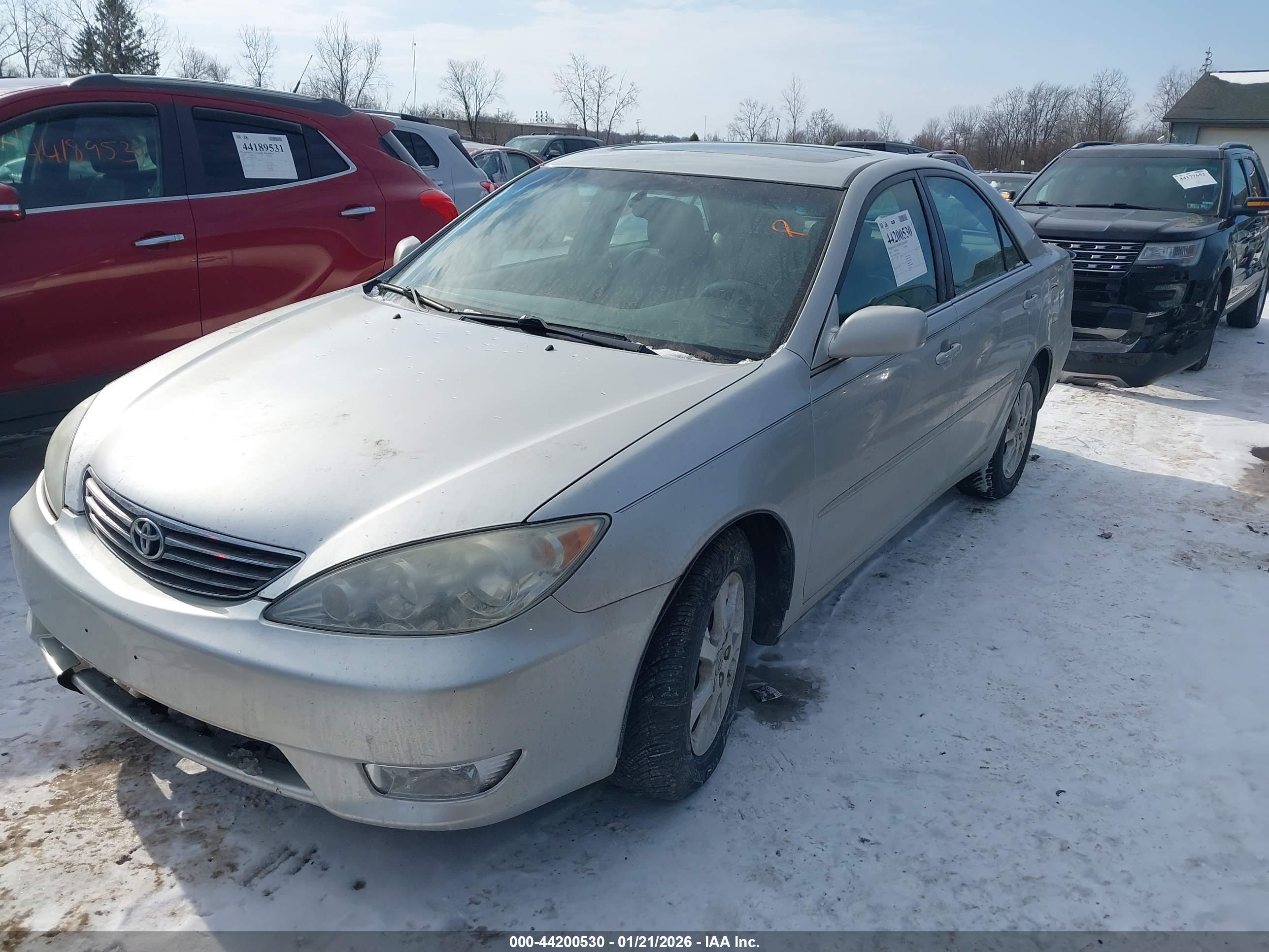 TOYOTA CAMRY image 2