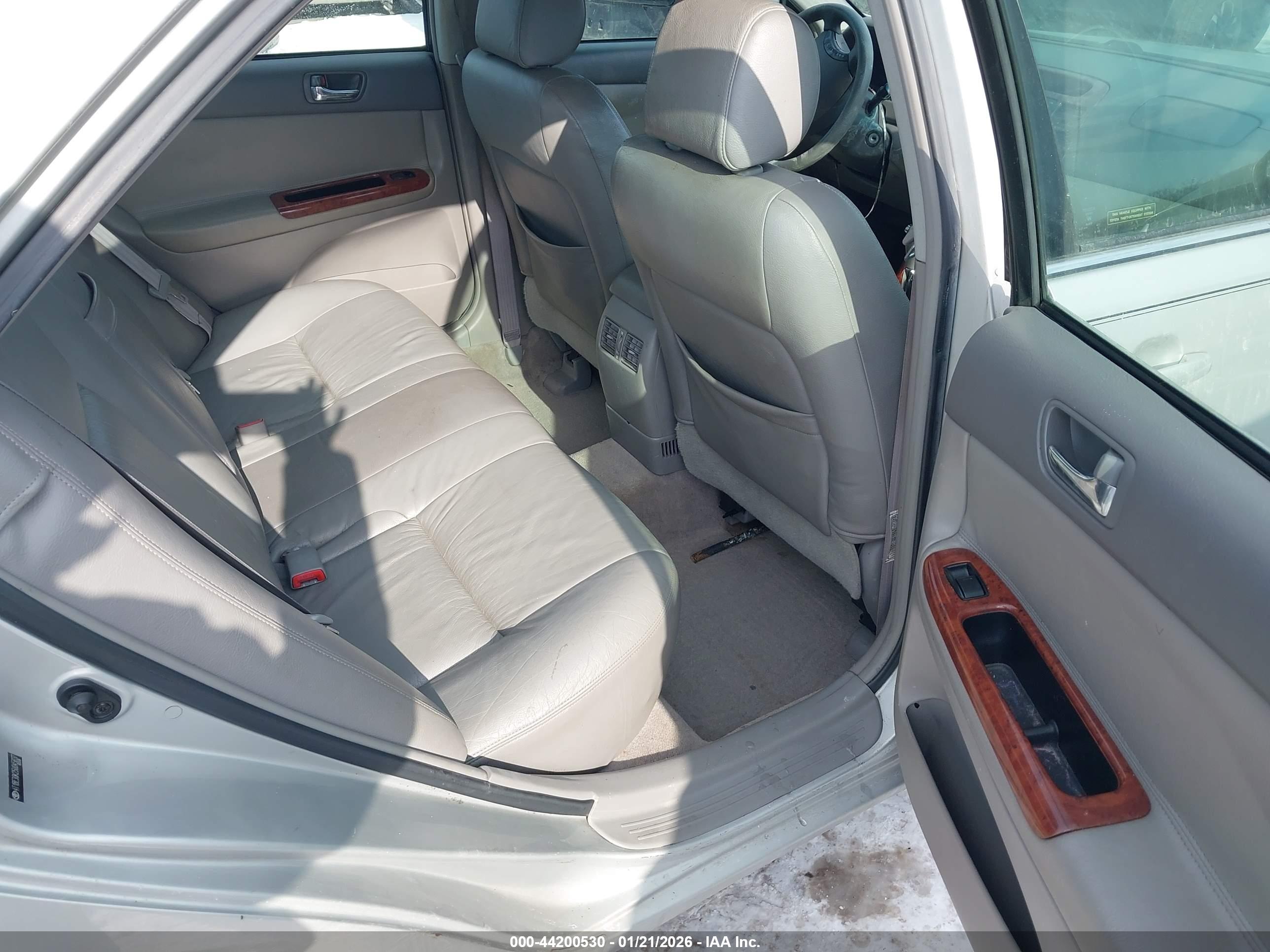 TOYOTA CAMRY image 8