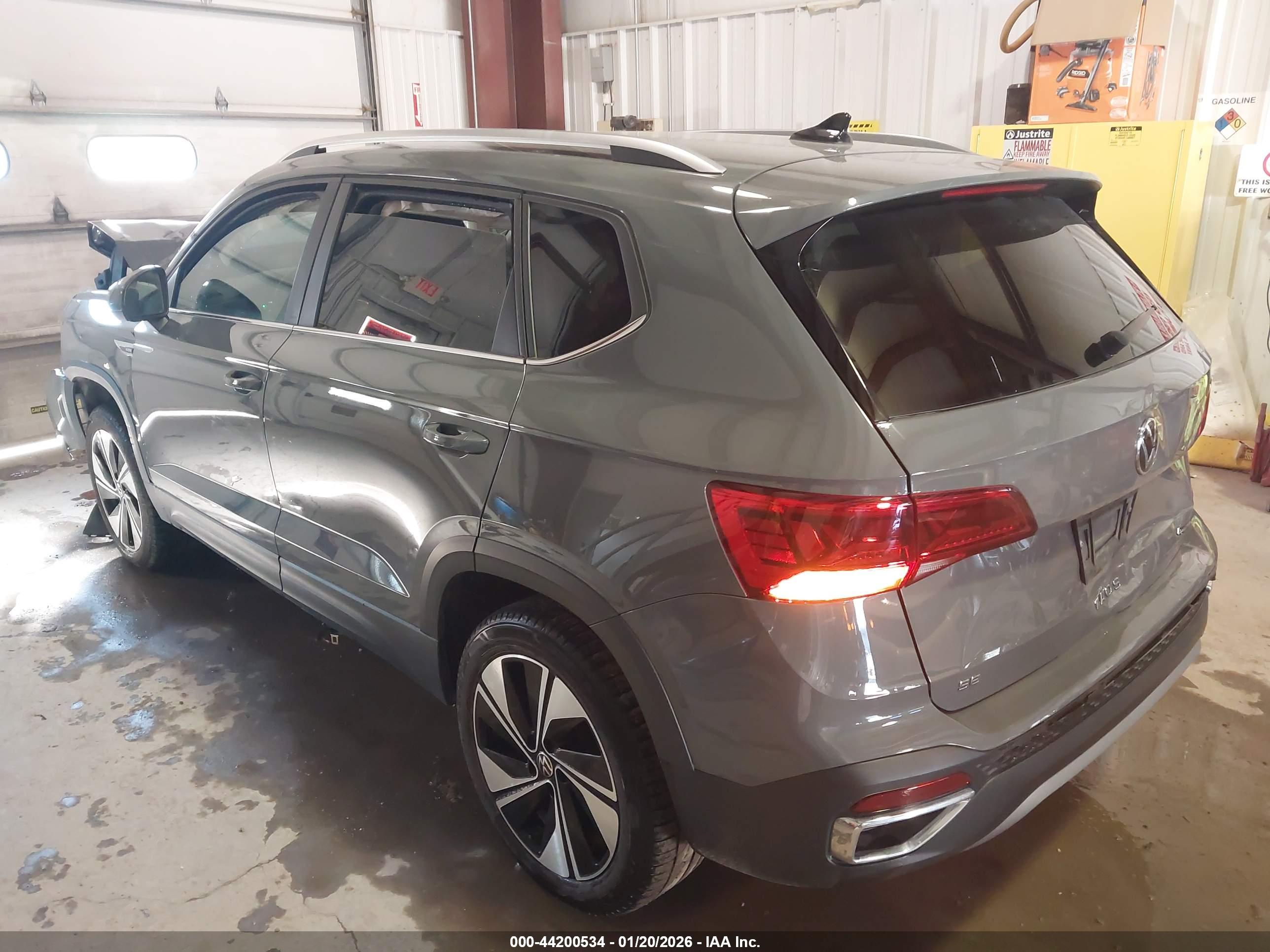 VOLKSWAGEN TAOS image 3