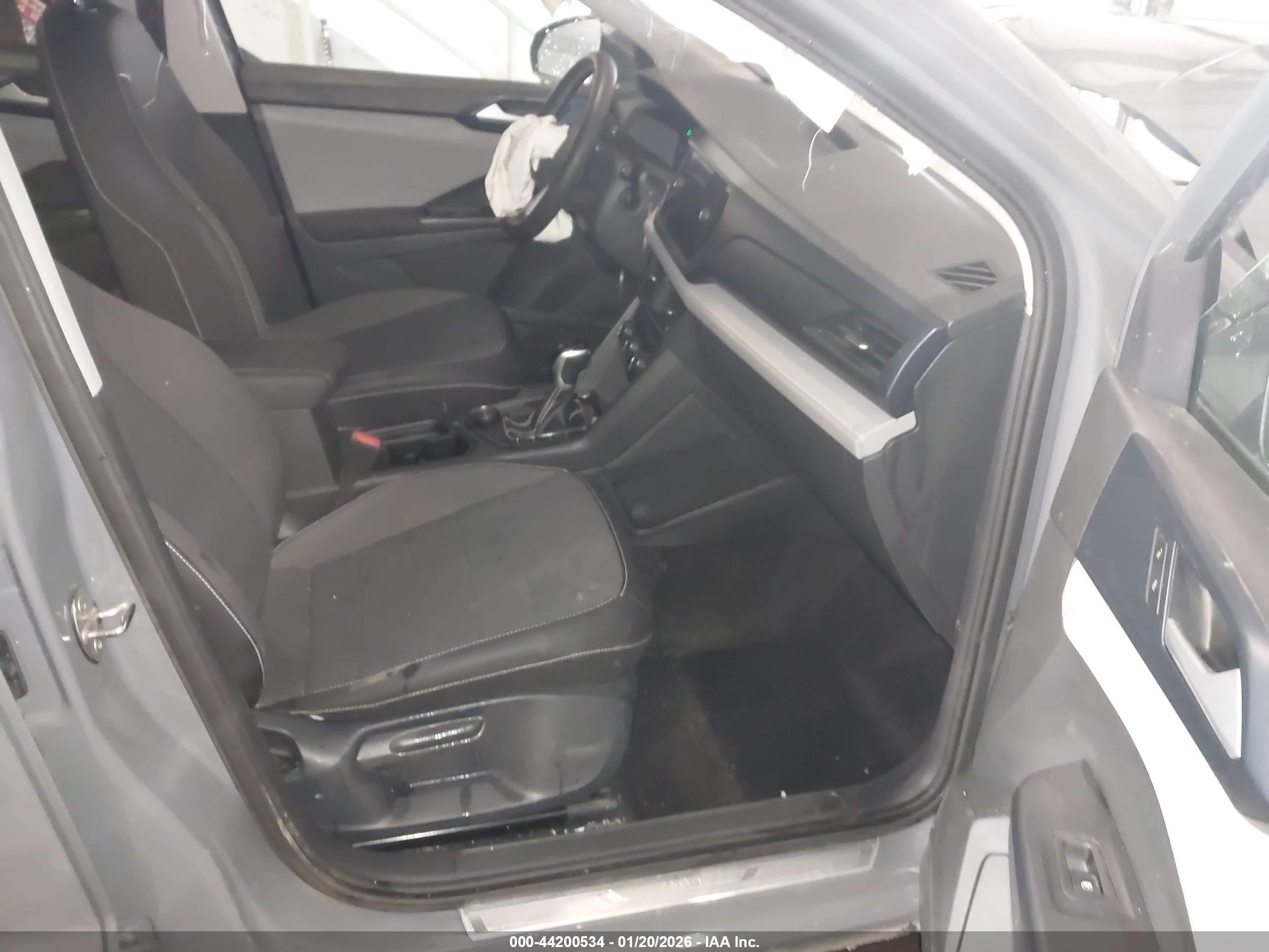 VOLKSWAGEN TAOS image 5