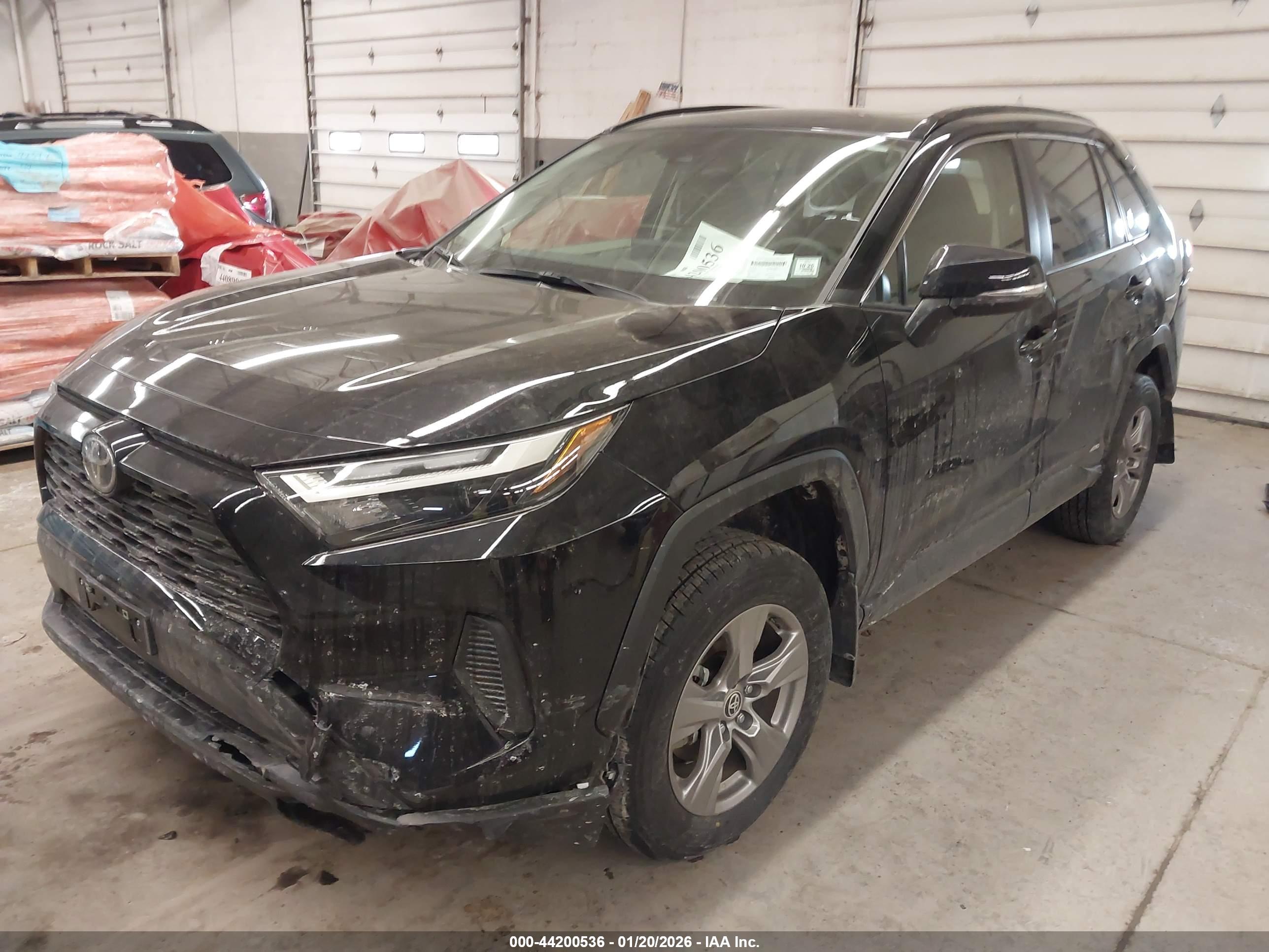 TOYOTA RAV4 image 2