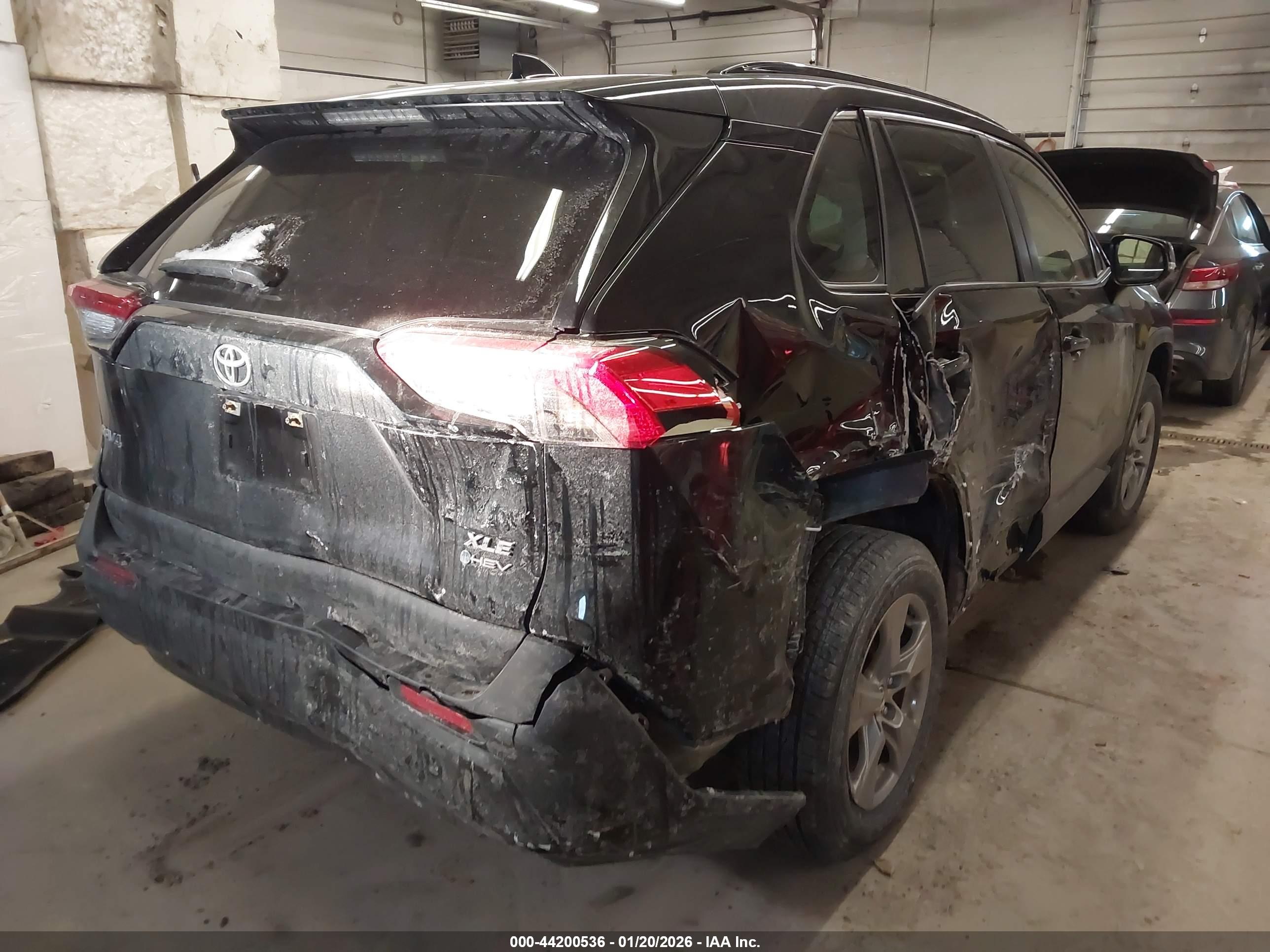 TOYOTA RAV4 image 4