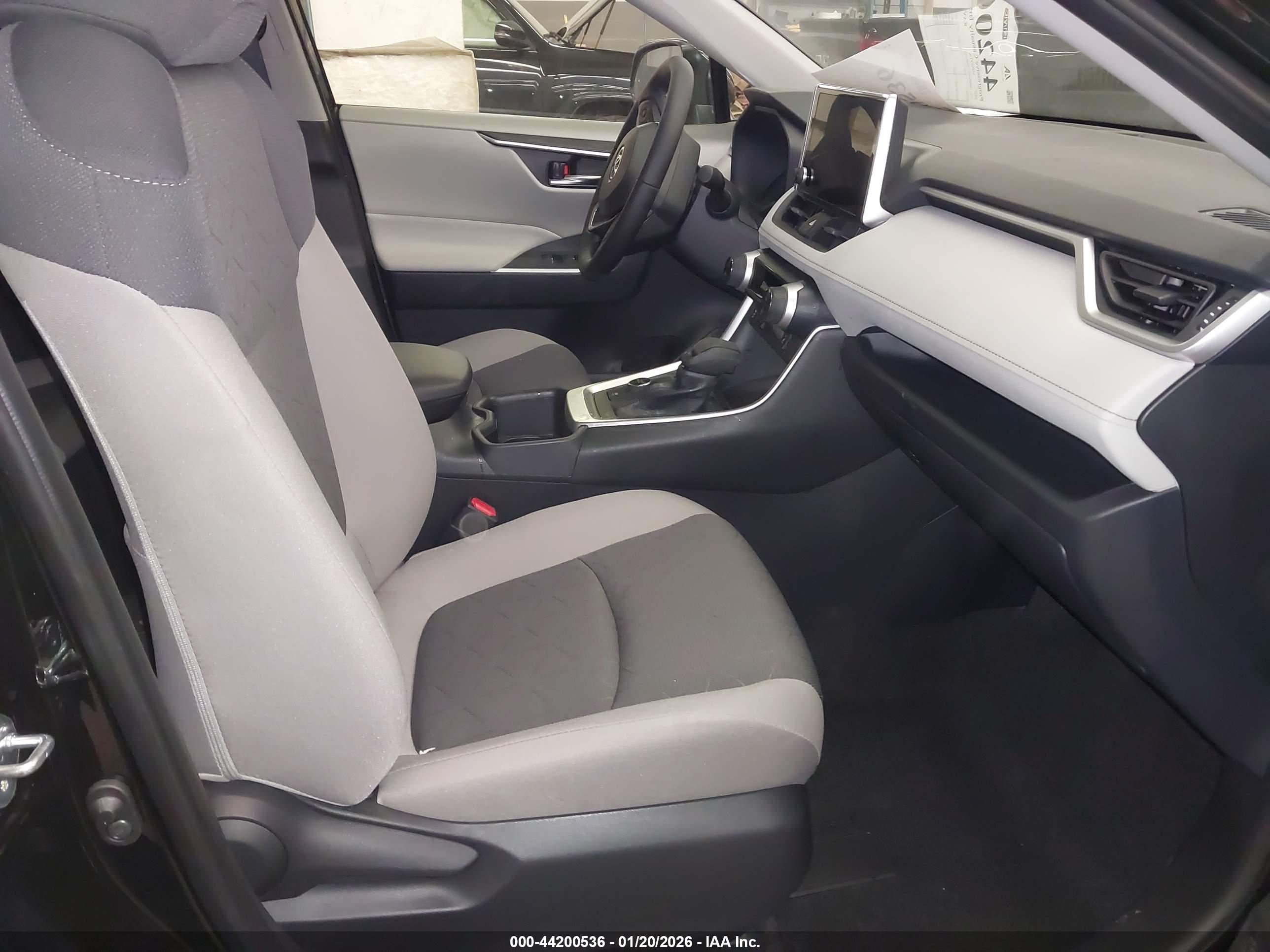 TOYOTA RAV4 image 5