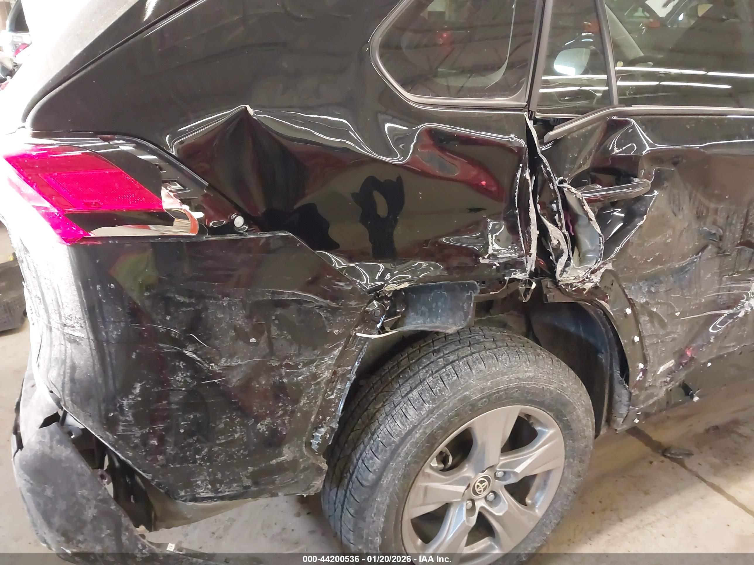 TOYOTA RAV4 image 6