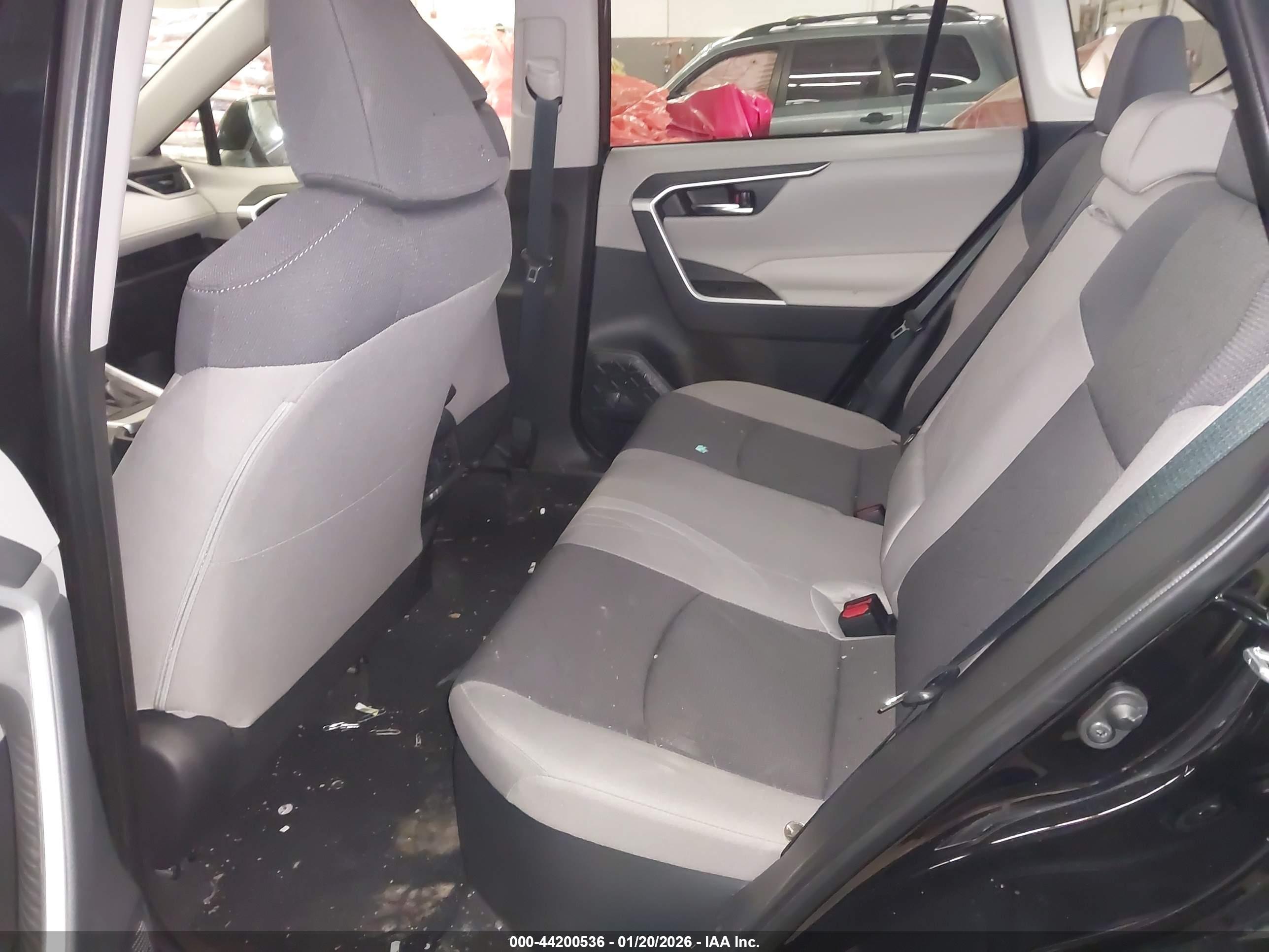 TOYOTA RAV4 image 8