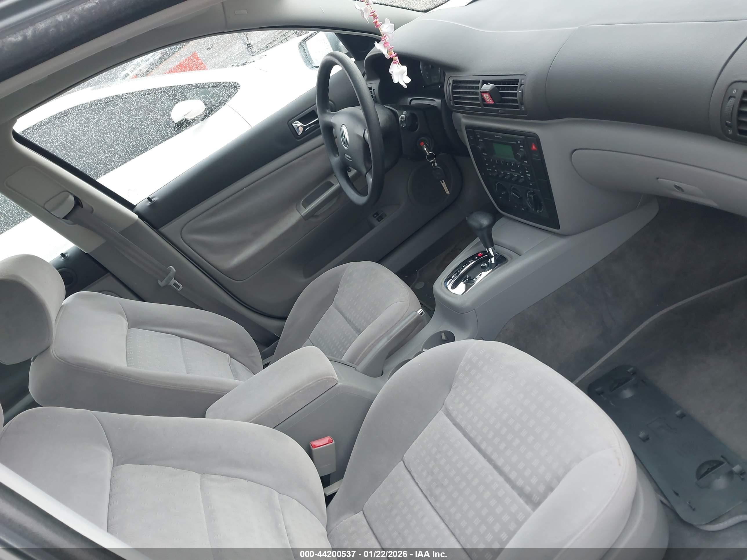 VOLKSWAGEN PASSAT image 5