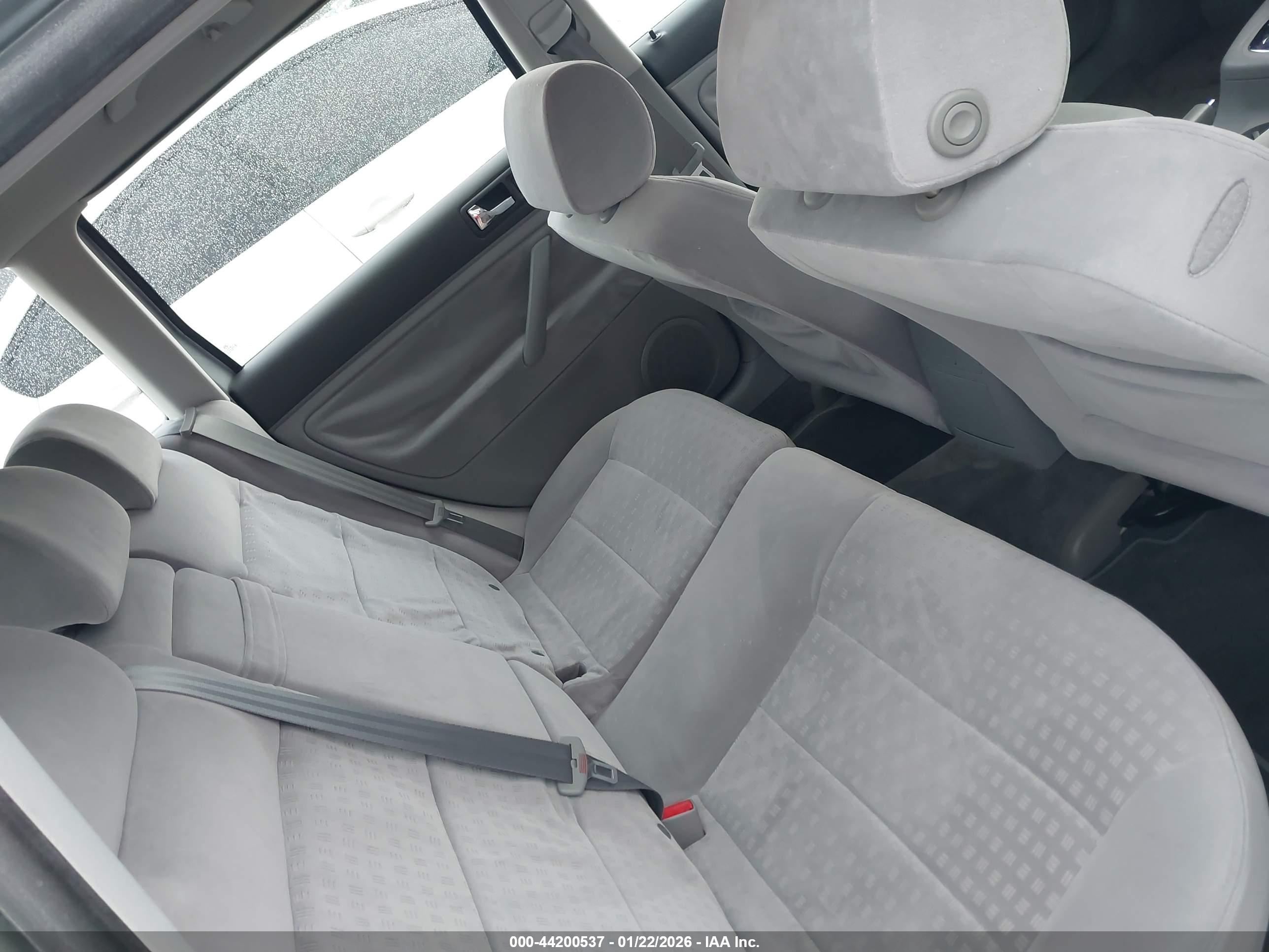 VOLKSWAGEN PASSAT image 8