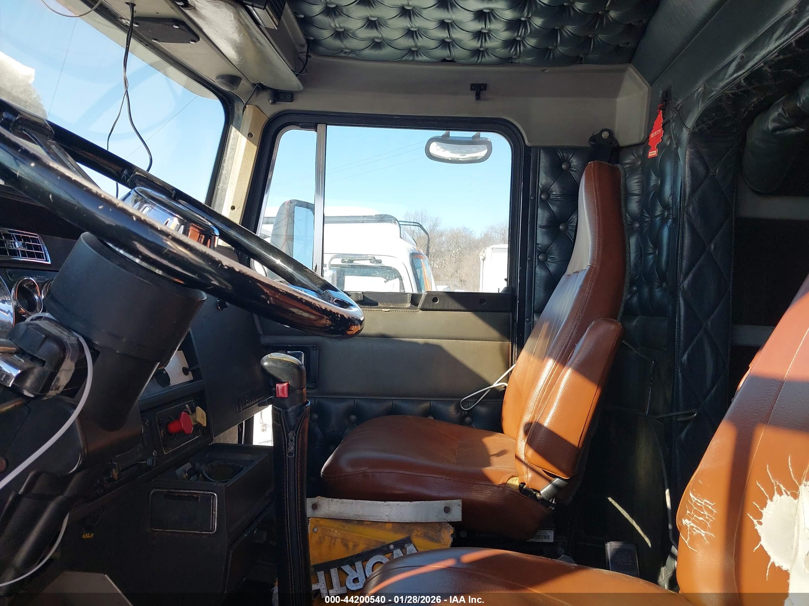 KENWORTH CONSTRUCTION image 7