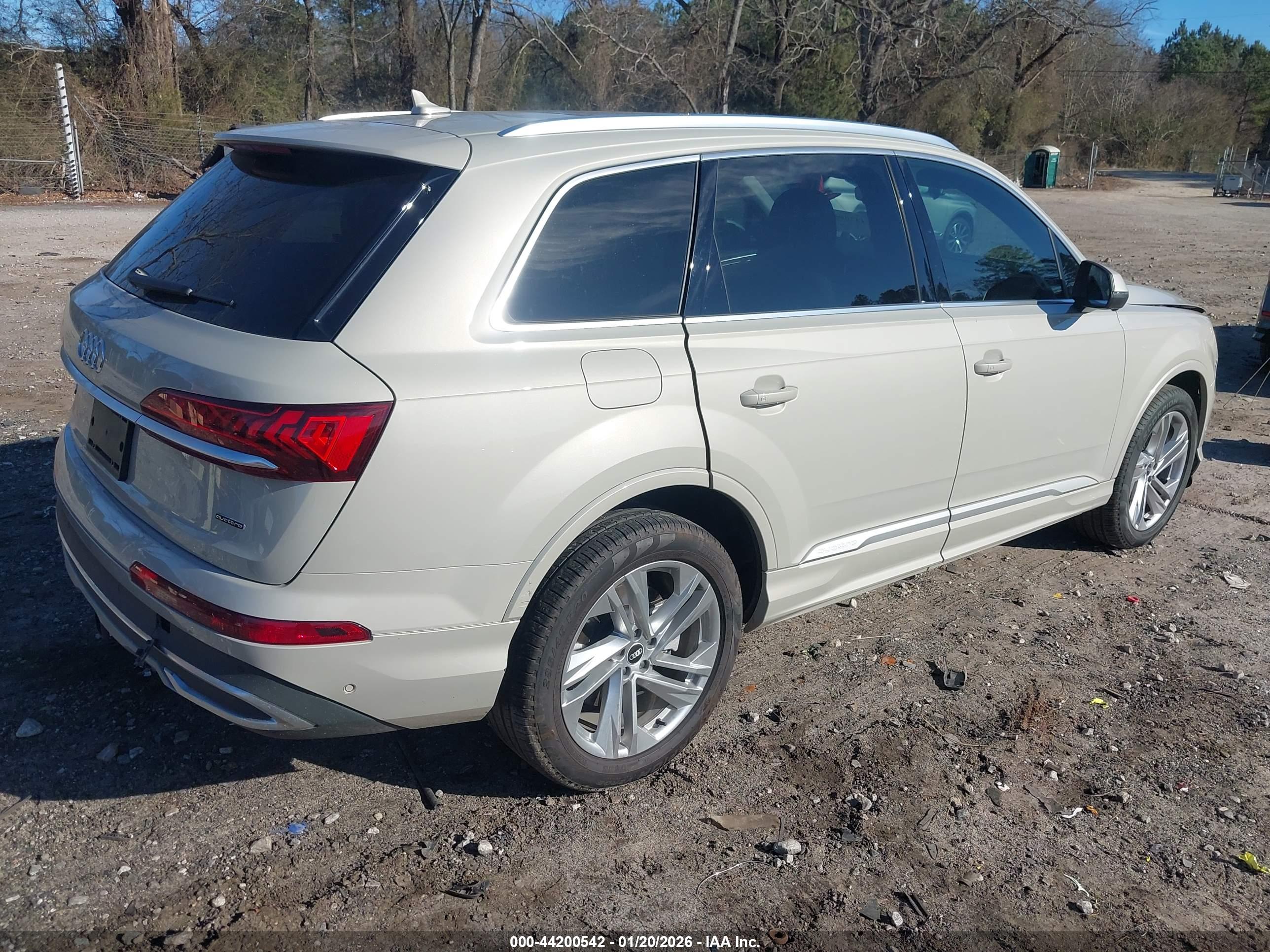 AUDI Q7 image 4