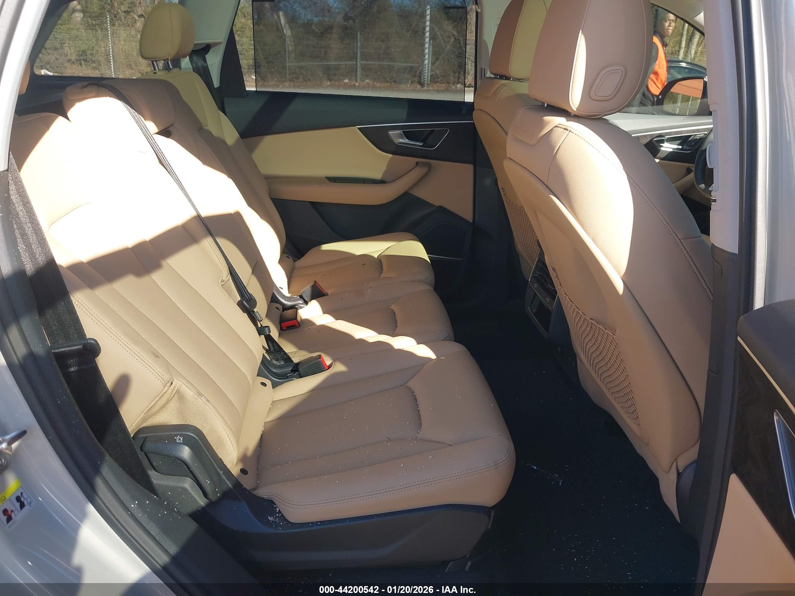 AUDI Q7 image 8