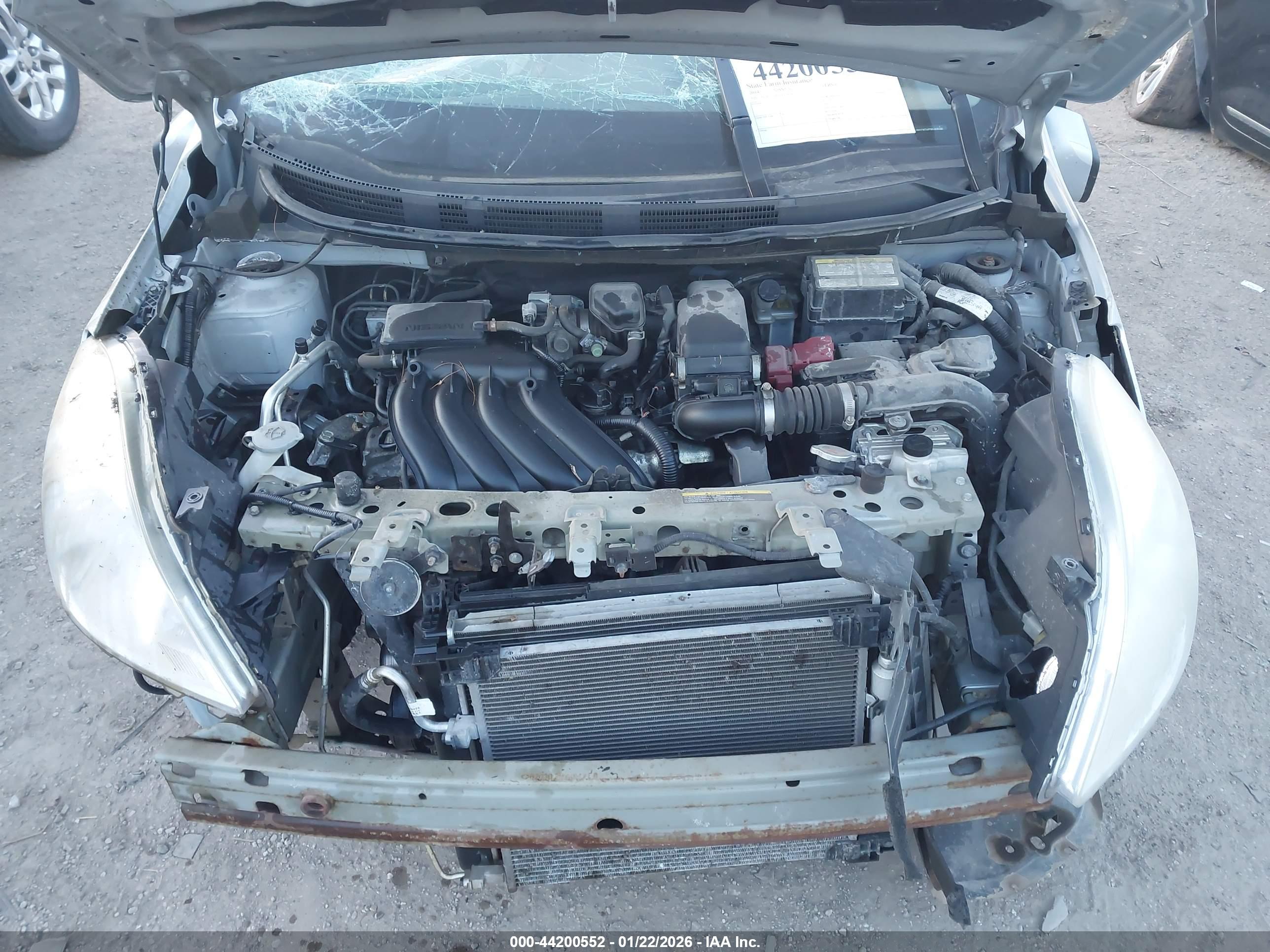 NISSAN VERSA image 10