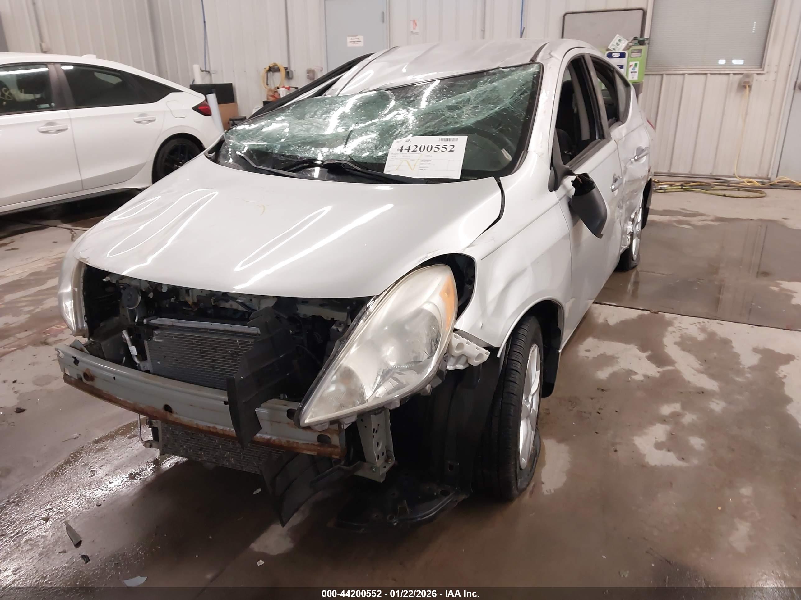 NISSAN VERSA image 2