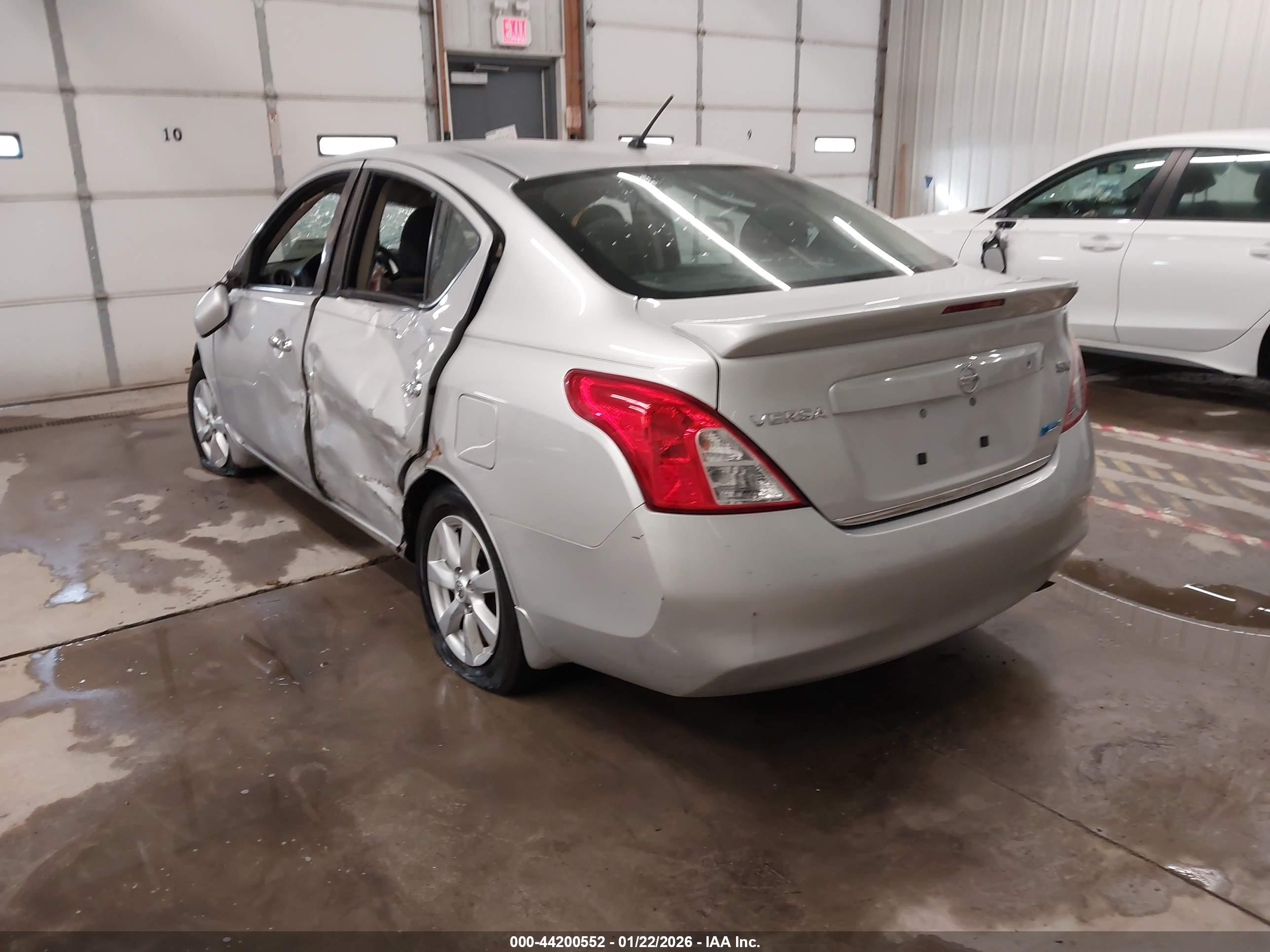 NISSAN VERSA image 3