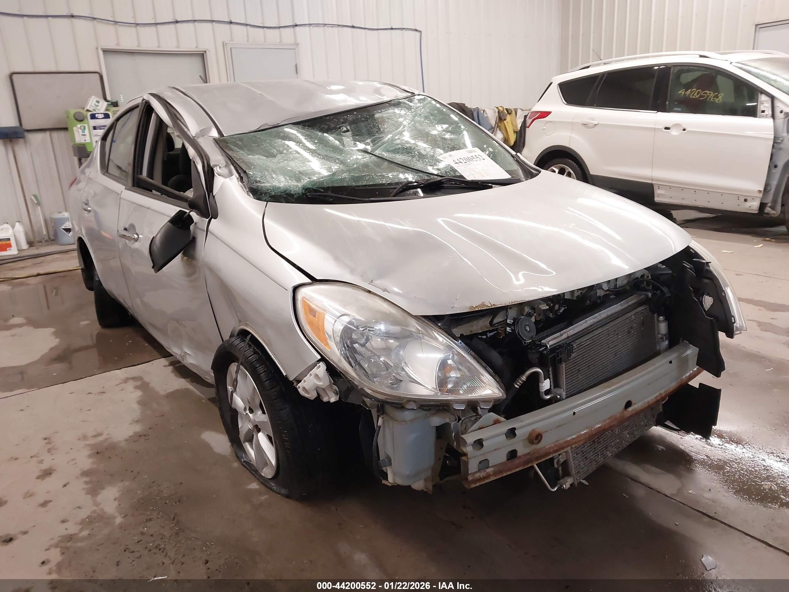 NISSAN VERSA image 6