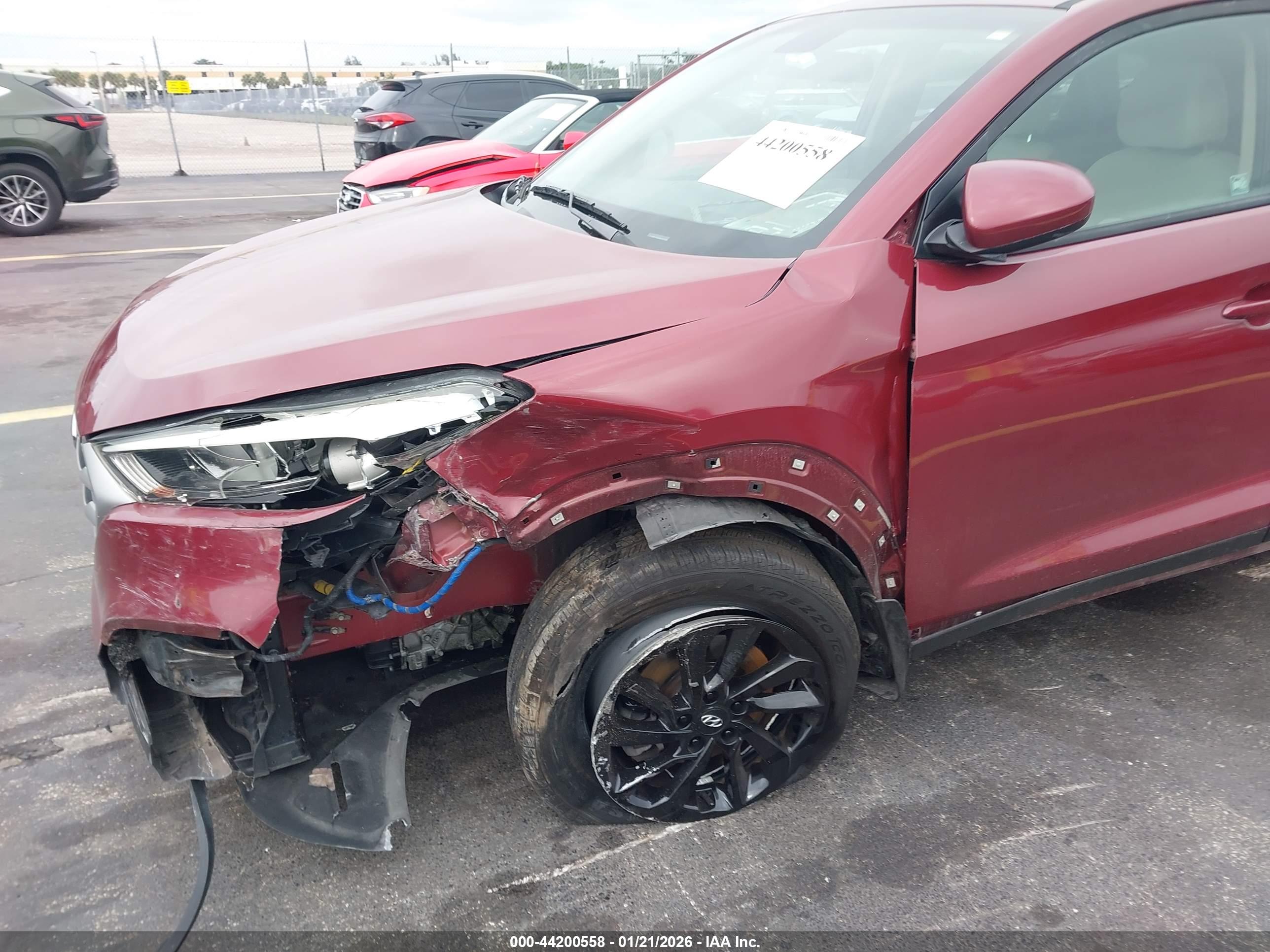 HYUNDAI TUCSON image 6